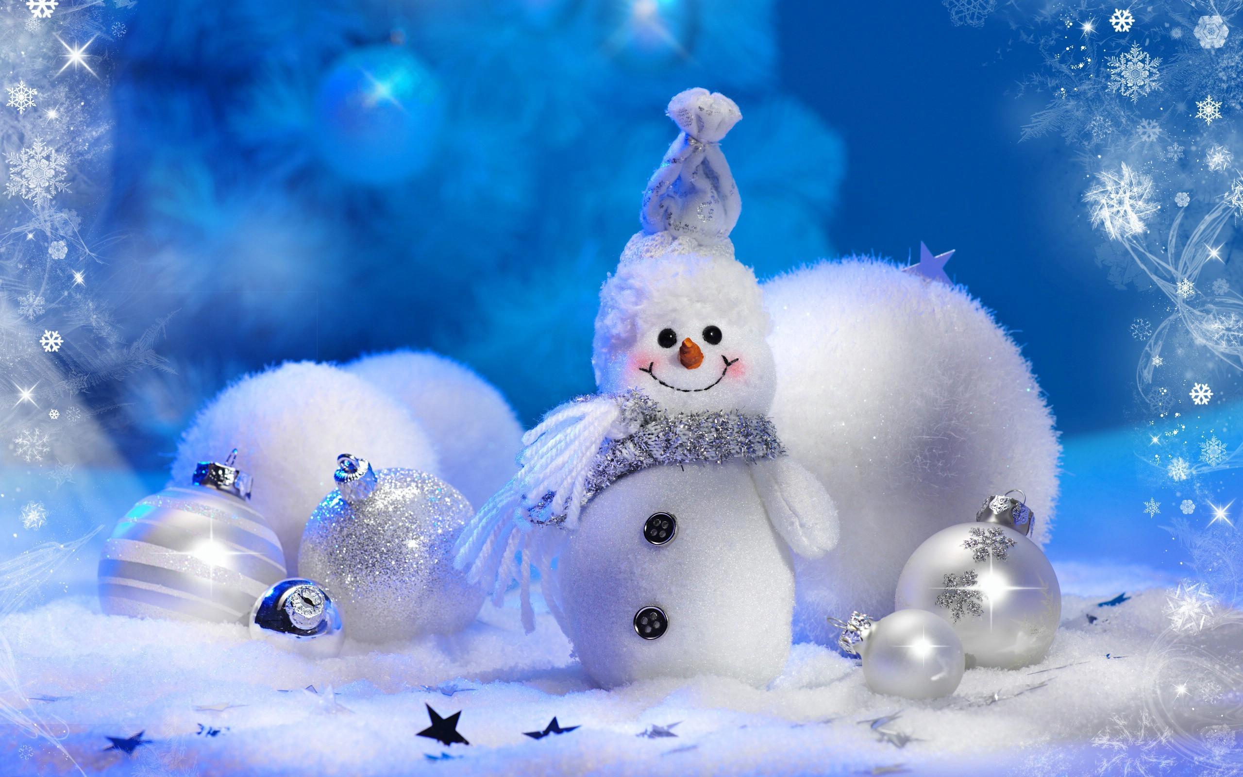 http://www.zastavki.com/pictures/originals/2014/New_Year_wallpapers_Snowman_on_New_Year_s_Eve_2015_088660_.jpg