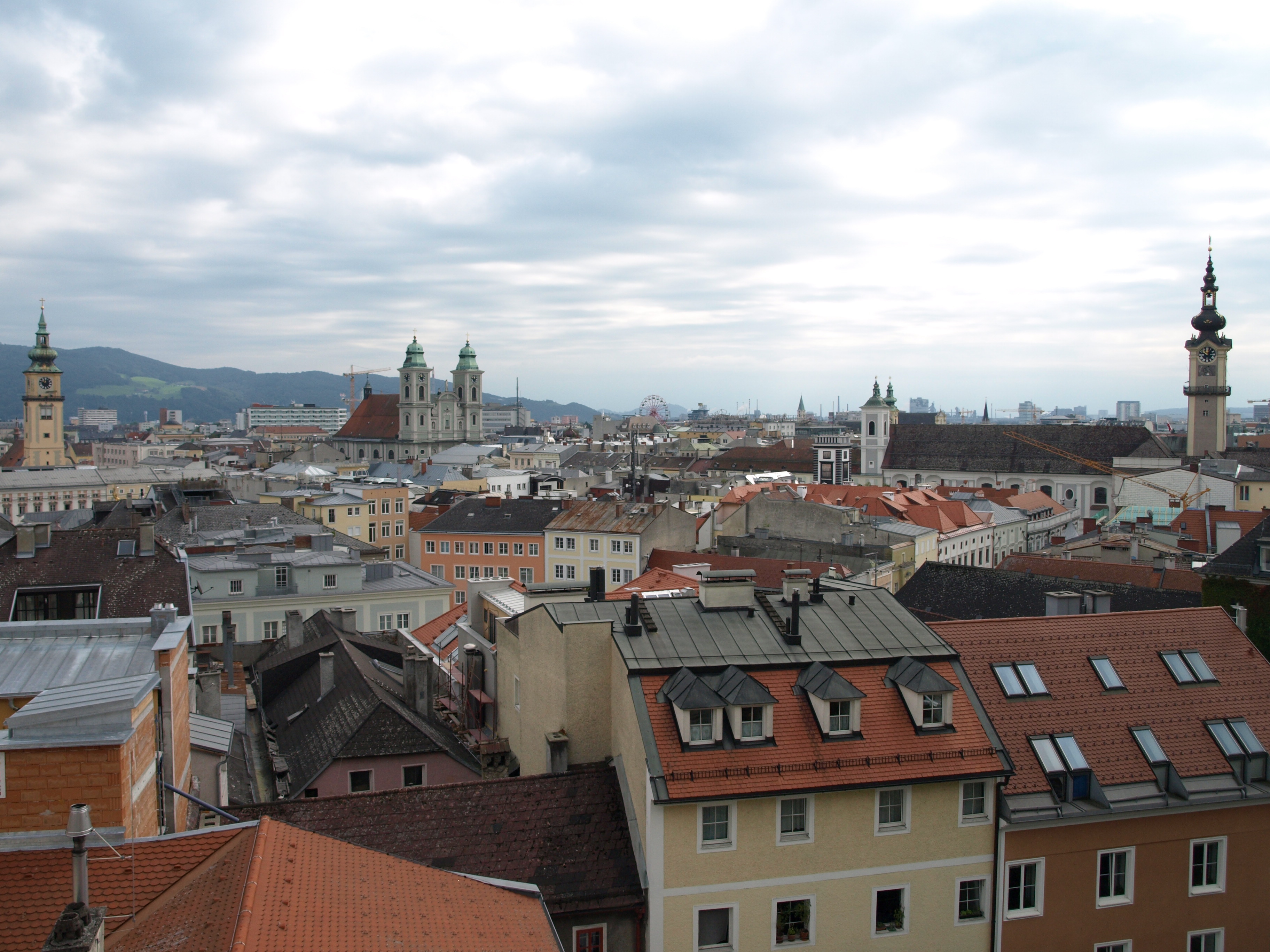 Panorama of the city of Linz, Austria Desktop wallpapers 600x382