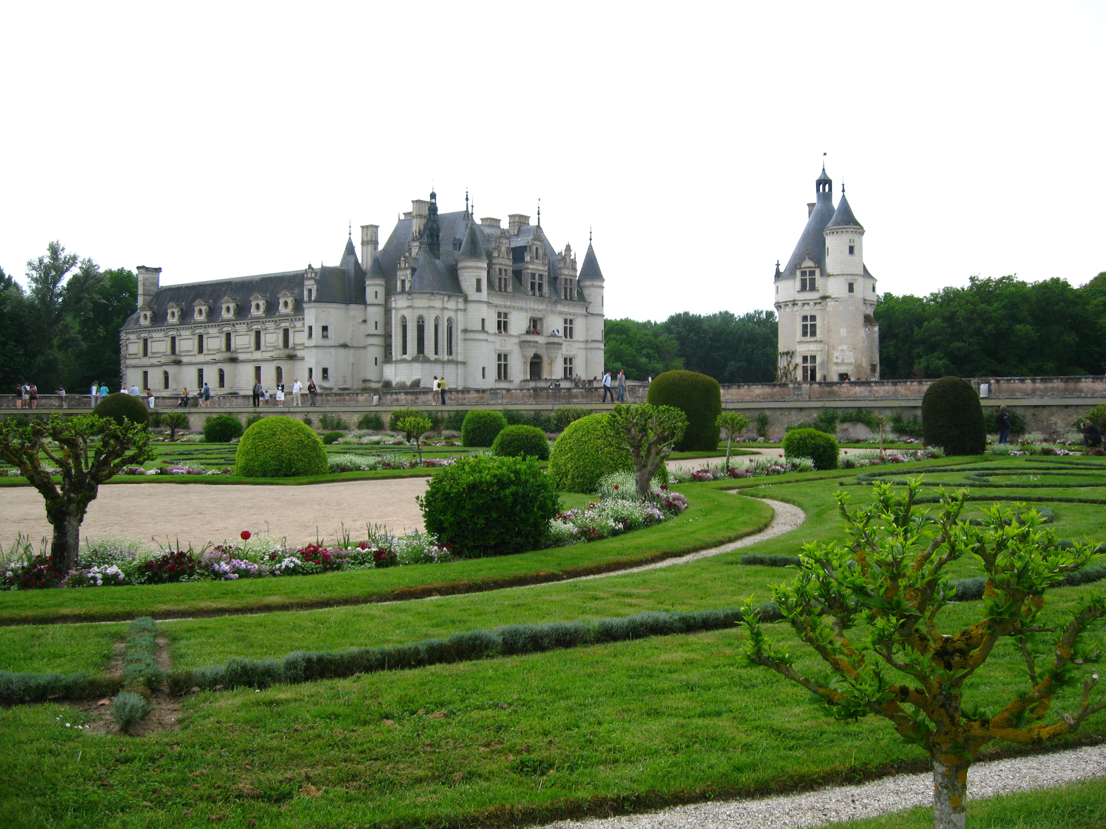 Luxury Park In Front Of The Castle In The Loire France Wallpapers And Images Wallpapers Pictures Photos