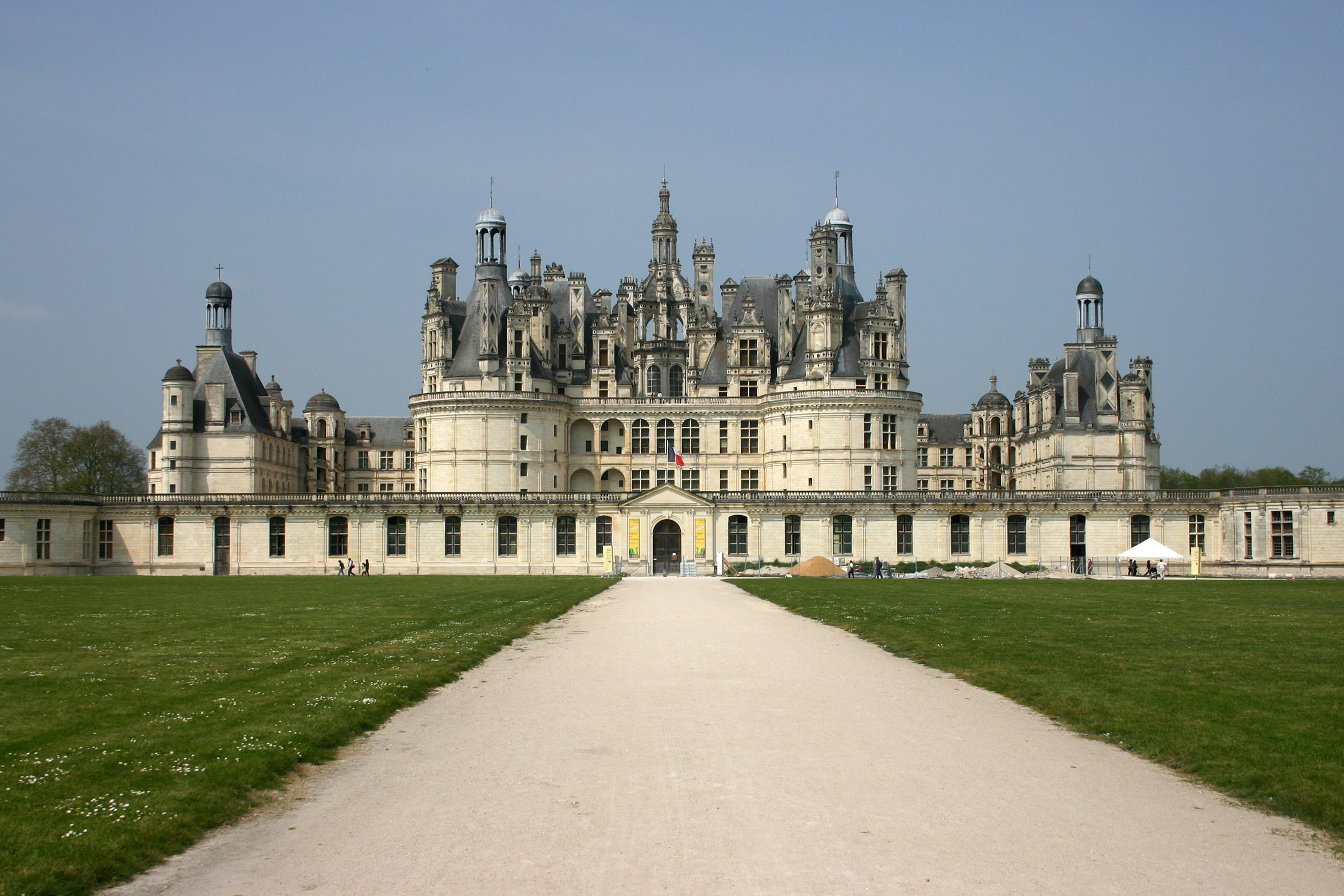 Magnificent castle in the Loire, France wallpapers and images