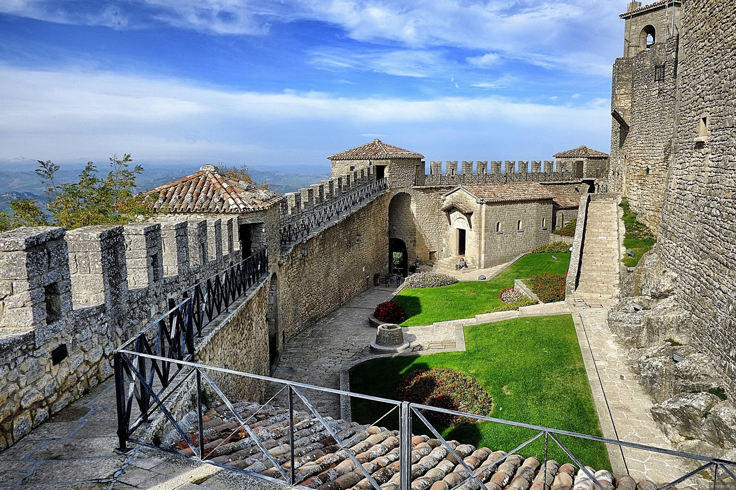 Сан марино отзывы. Сан-Марино (город). Сан-Лео (крепость, Италия). Сан Марино Италия. Замок Сан Марино.