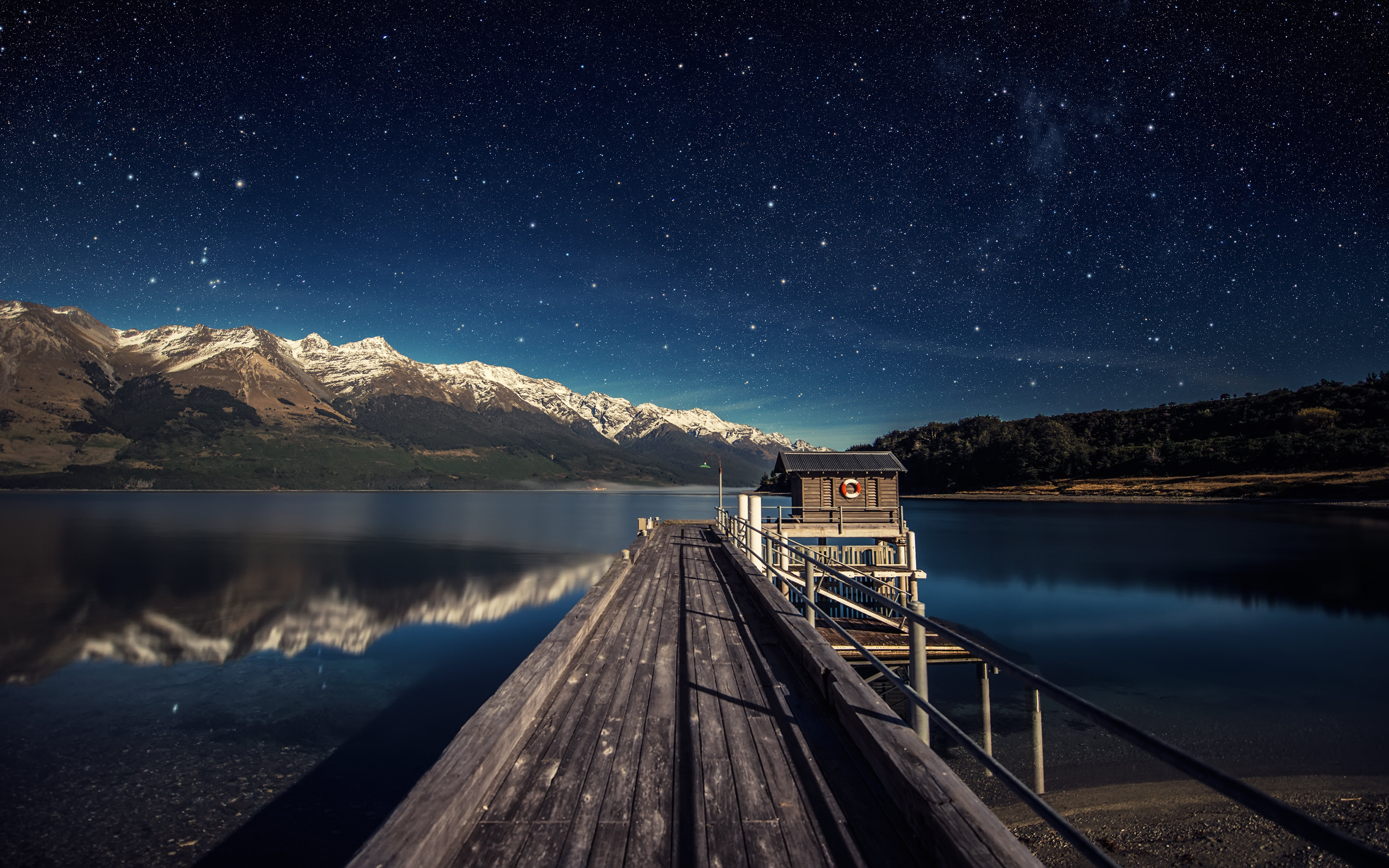Поменялся рабочий стол. Новозеландия звезды озеро. Ночной пейзаж. Красивые обои на рабочий столэ. Горы озеро ночь.