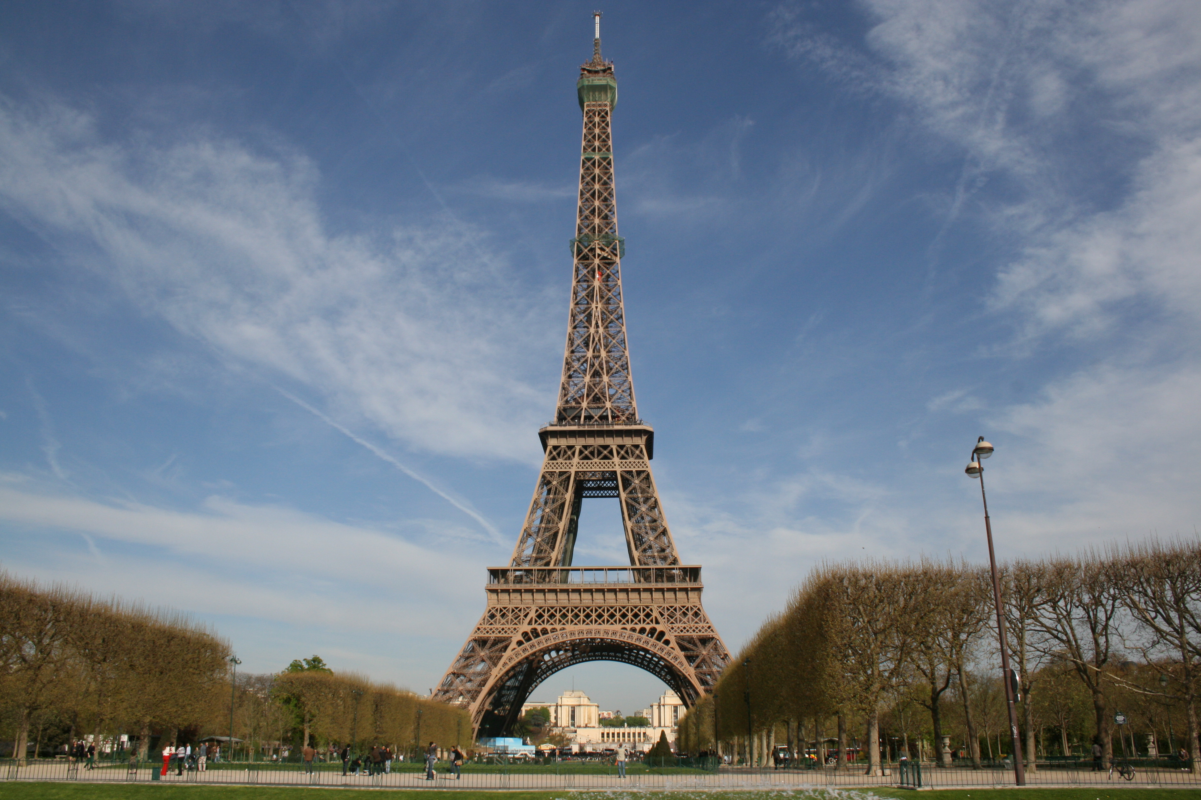 Париж и башню