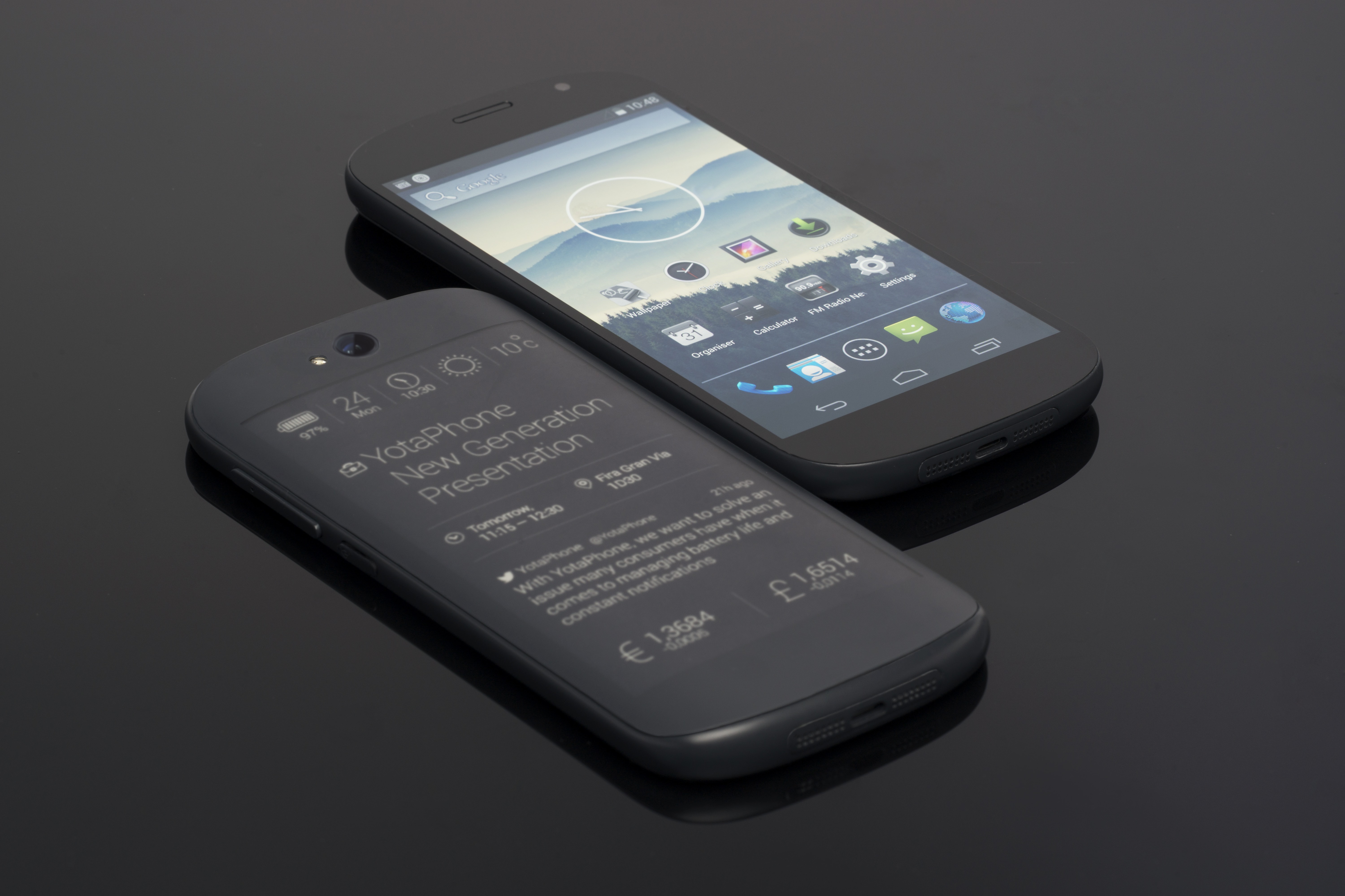 Когда был выпущен телефон. YOTAPHONE 2. Йотафон 2022. Смартфон йотафон 3. Смартфон Yota YOTAPHONE 3.