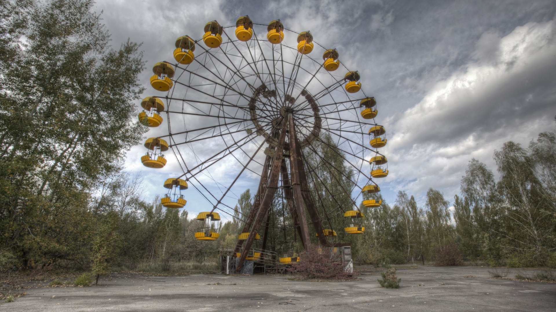 Город побратим припяти во франции. Колесо обозрения Припять. Чернобыль зона отчуждения колесо обозрения. Припять колесо обозрения 1985. Чернобыль Припять колесо обозрения.