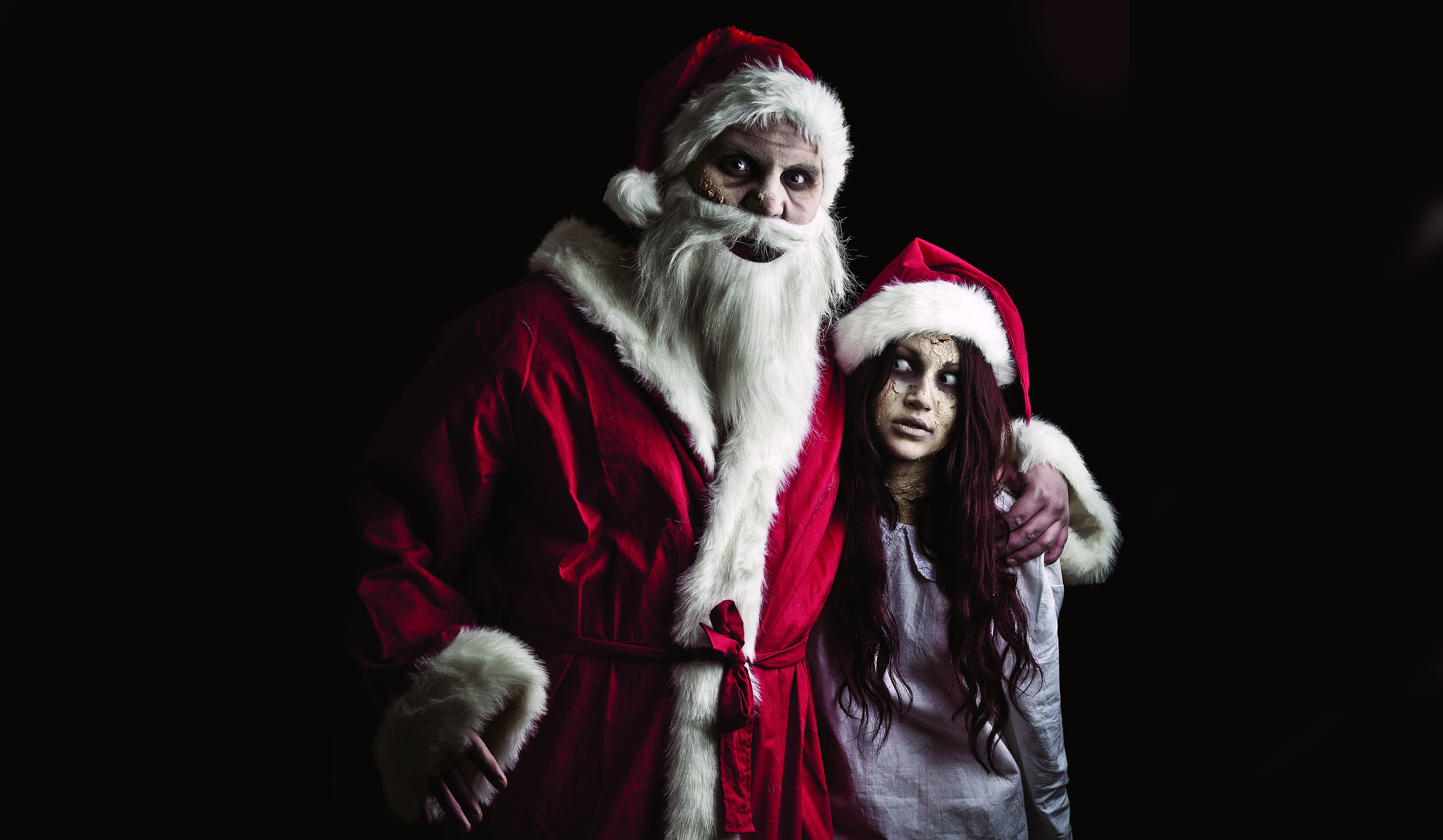 Жертвы нового года. Дед Мороз и Снегурочка зомби. Креативный дед Мороз. Злой Санта.
