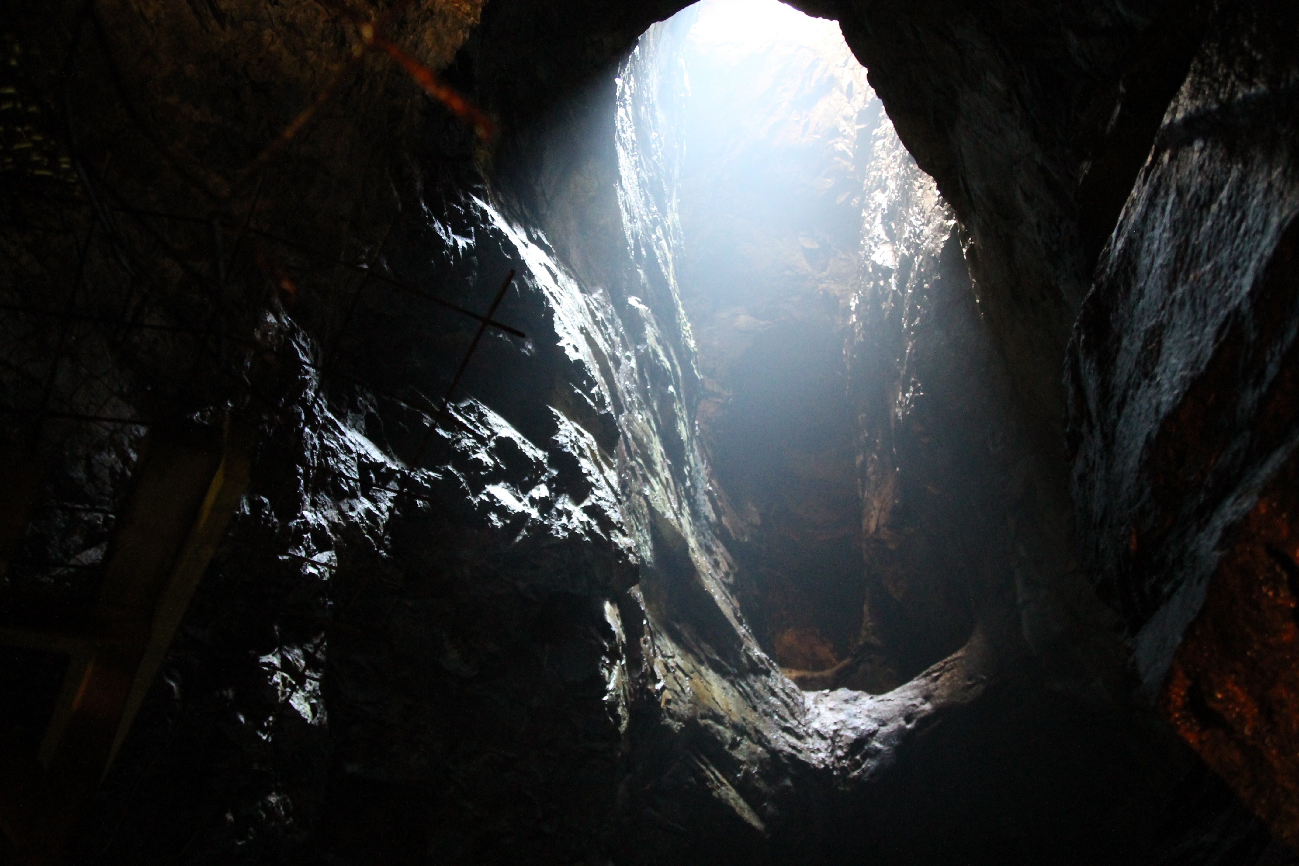 пещеры древних цивилизаций как устроена. пещера в джунглях. вертикальная пещера. вертикальная пещера. крубера-воронья.