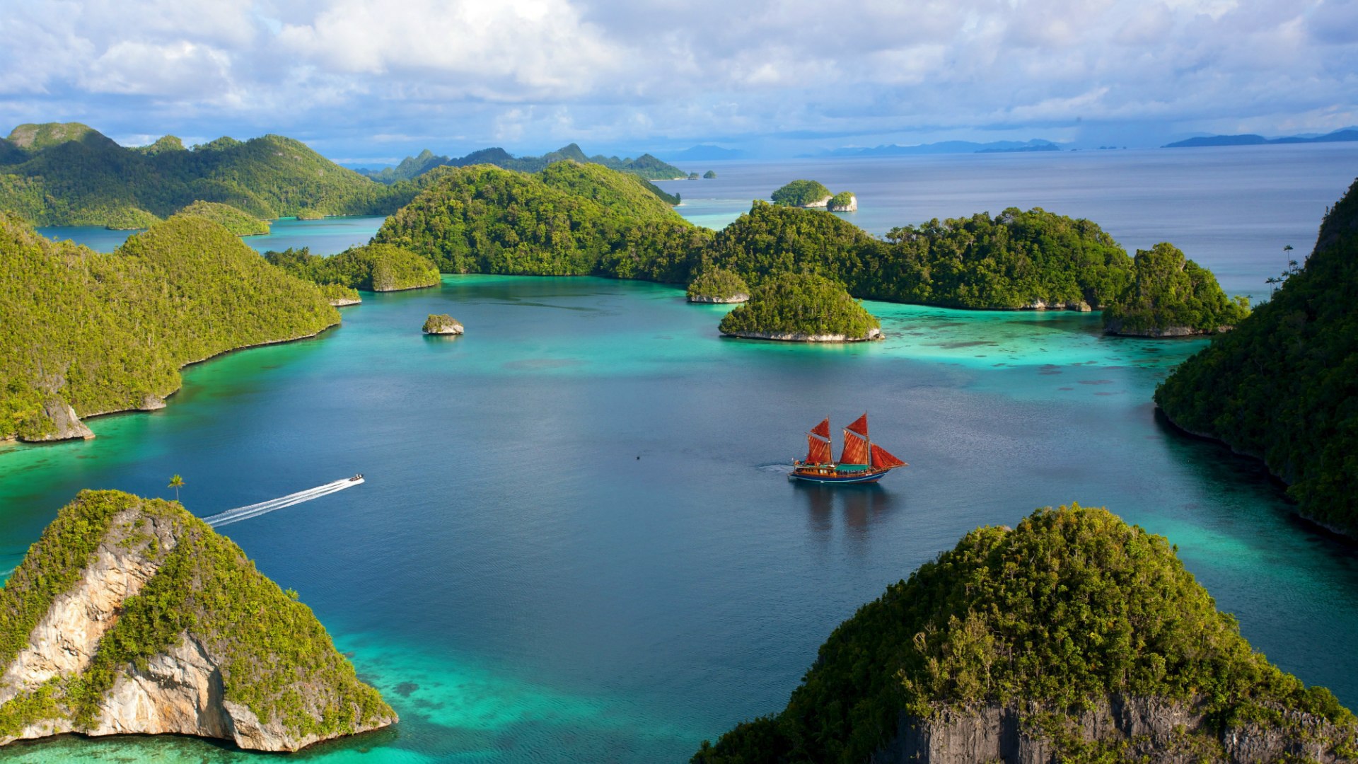 Zastaki.com - Покрытые зеленью острова в Индонезии