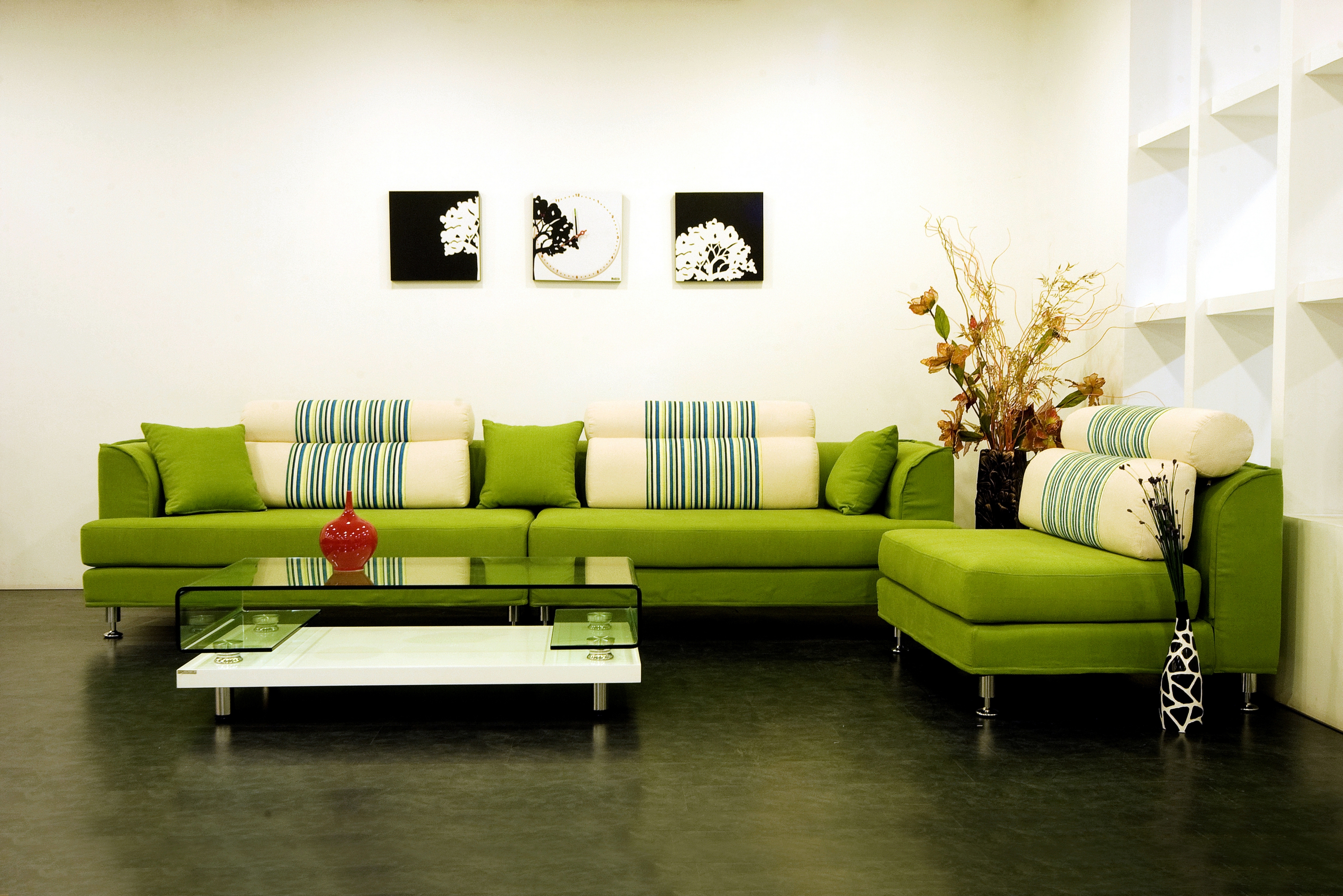 Sofa pictures. Диван в интерьере. Красивый диван в интерьере. Салатовый диван в интерьере. Зеленый диван в интерьере.