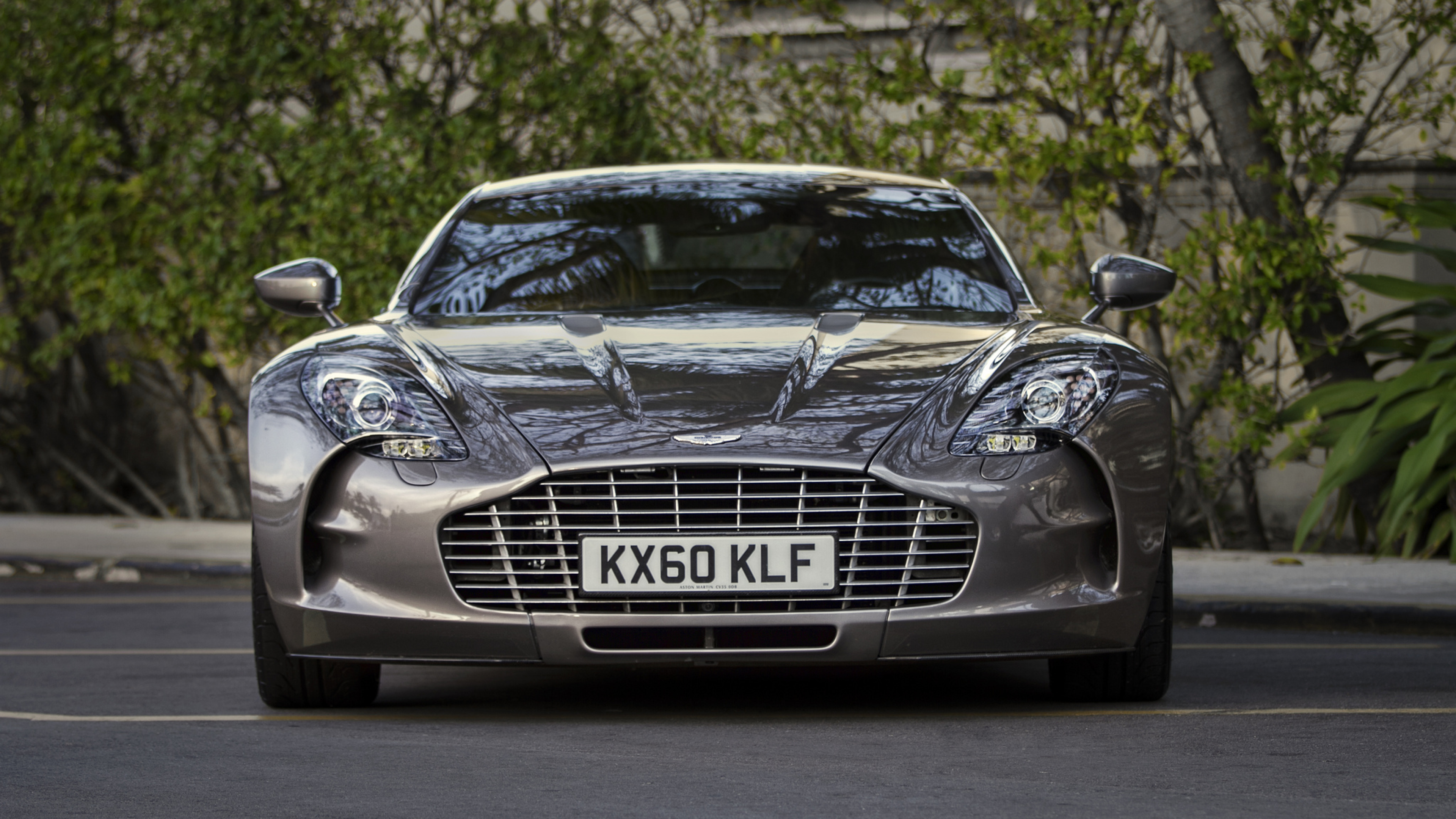 77 автом. Aston Martin lm18.