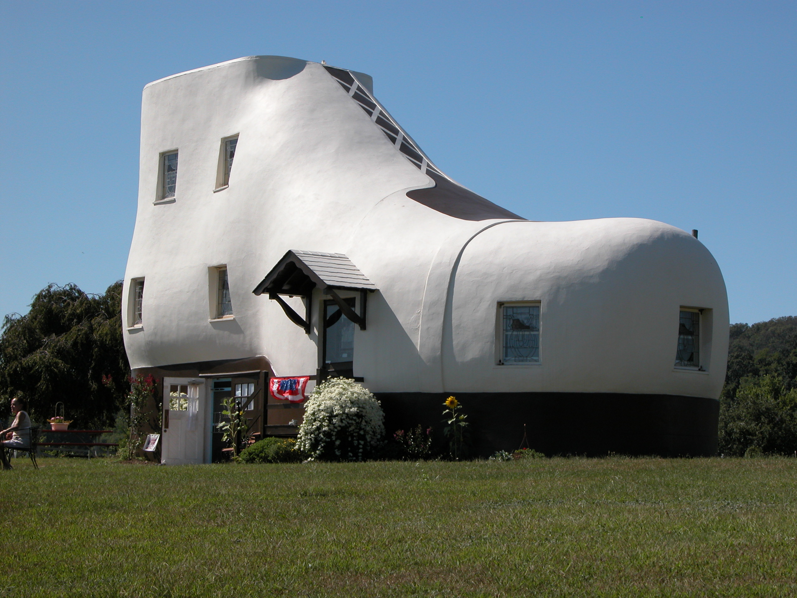 Самый знаменитый дом. Дом-ботинок Пенсильвания США. Дом-башмак (Shoe House). Пенсильвания, Америка.. Дом-башмак в штате Пенсильвания США. Дом-ботинок Пенсильвания США внутри.