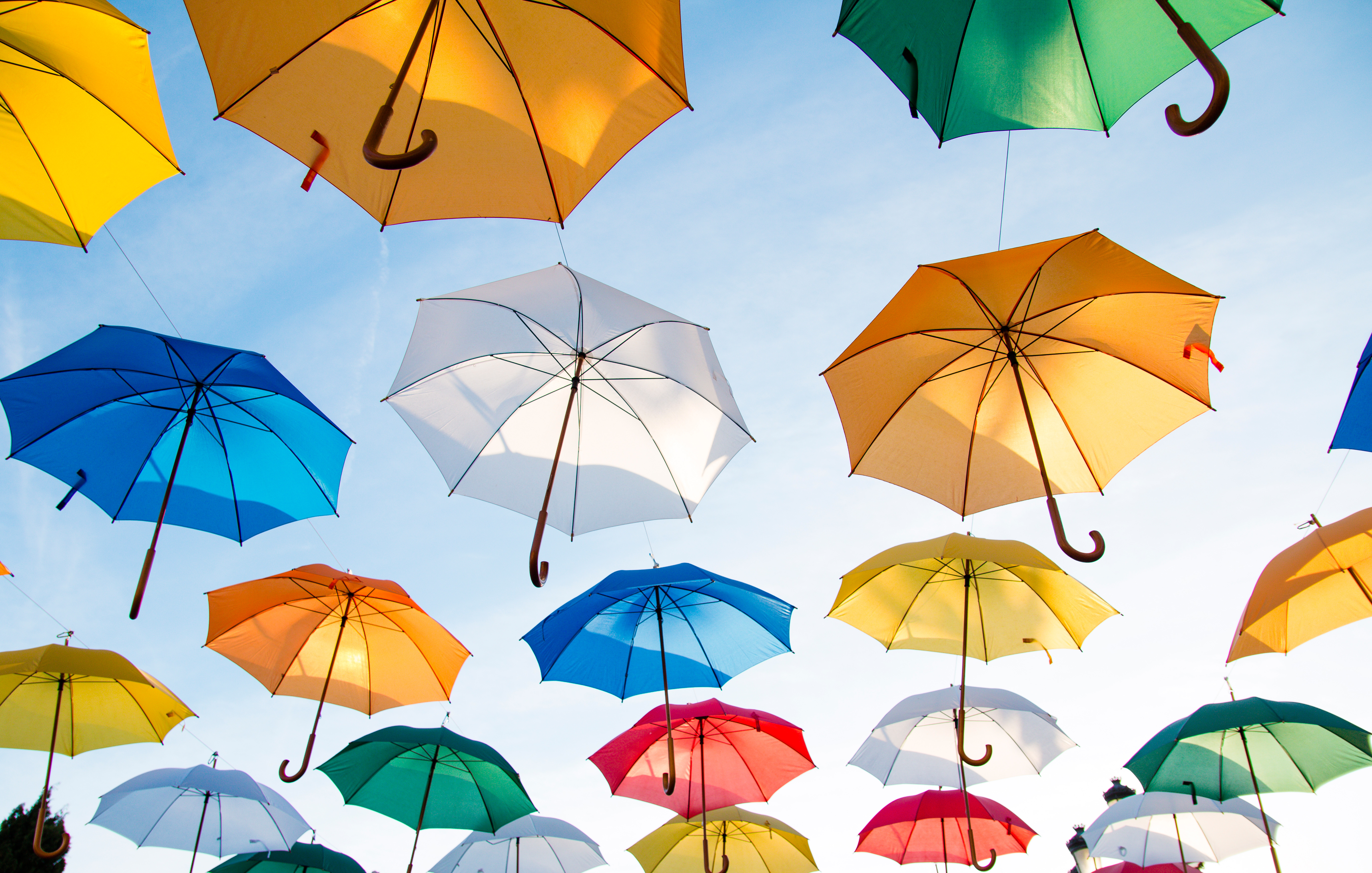 Зонтик небо. Разноцветные зонтики. Красивые зонтики. Зонтики яркие. Красивый зонт.