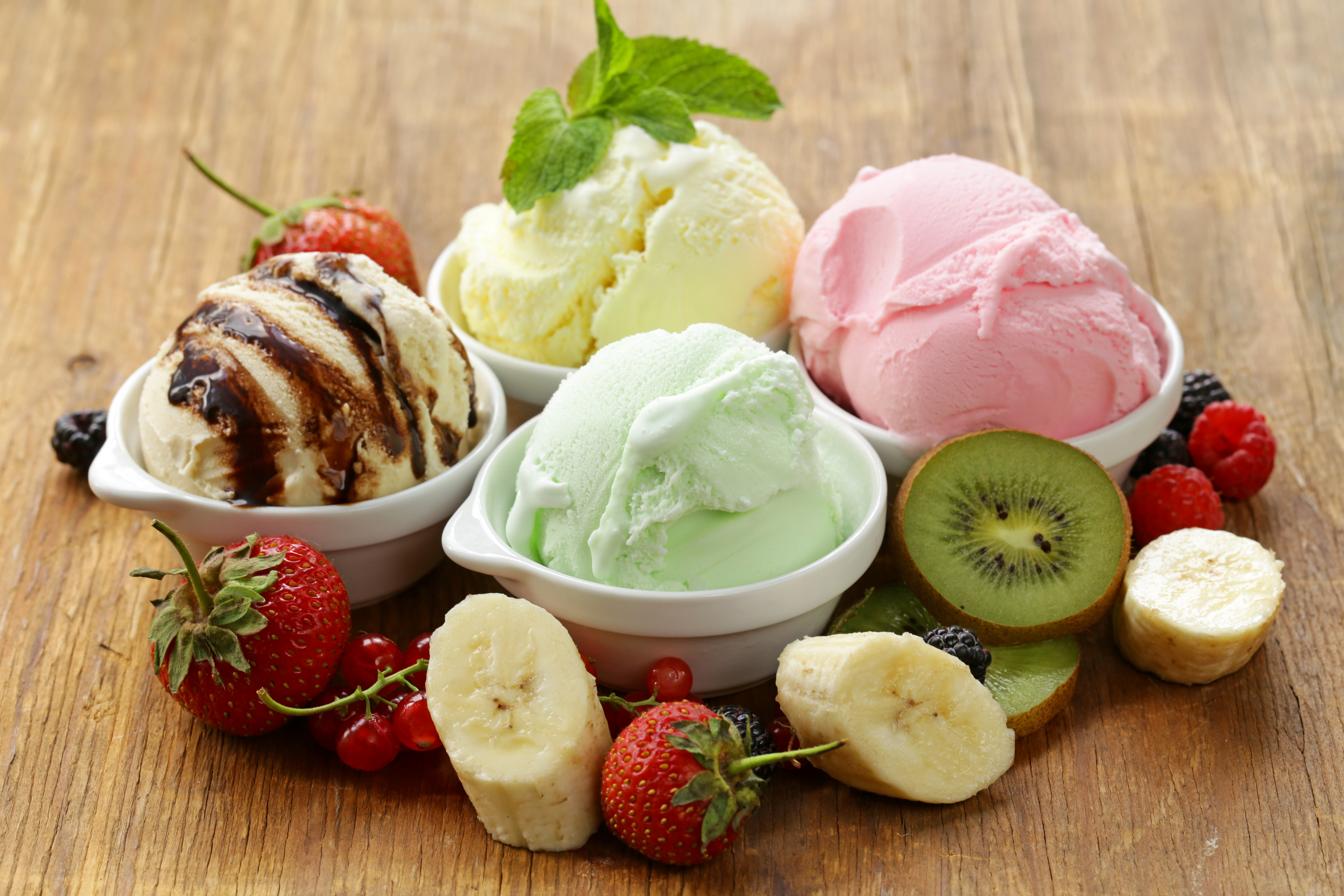 Мороженое фото красивое. Мороженое. Летний десерт. Десерт мороженое. Фрукты и сладости.