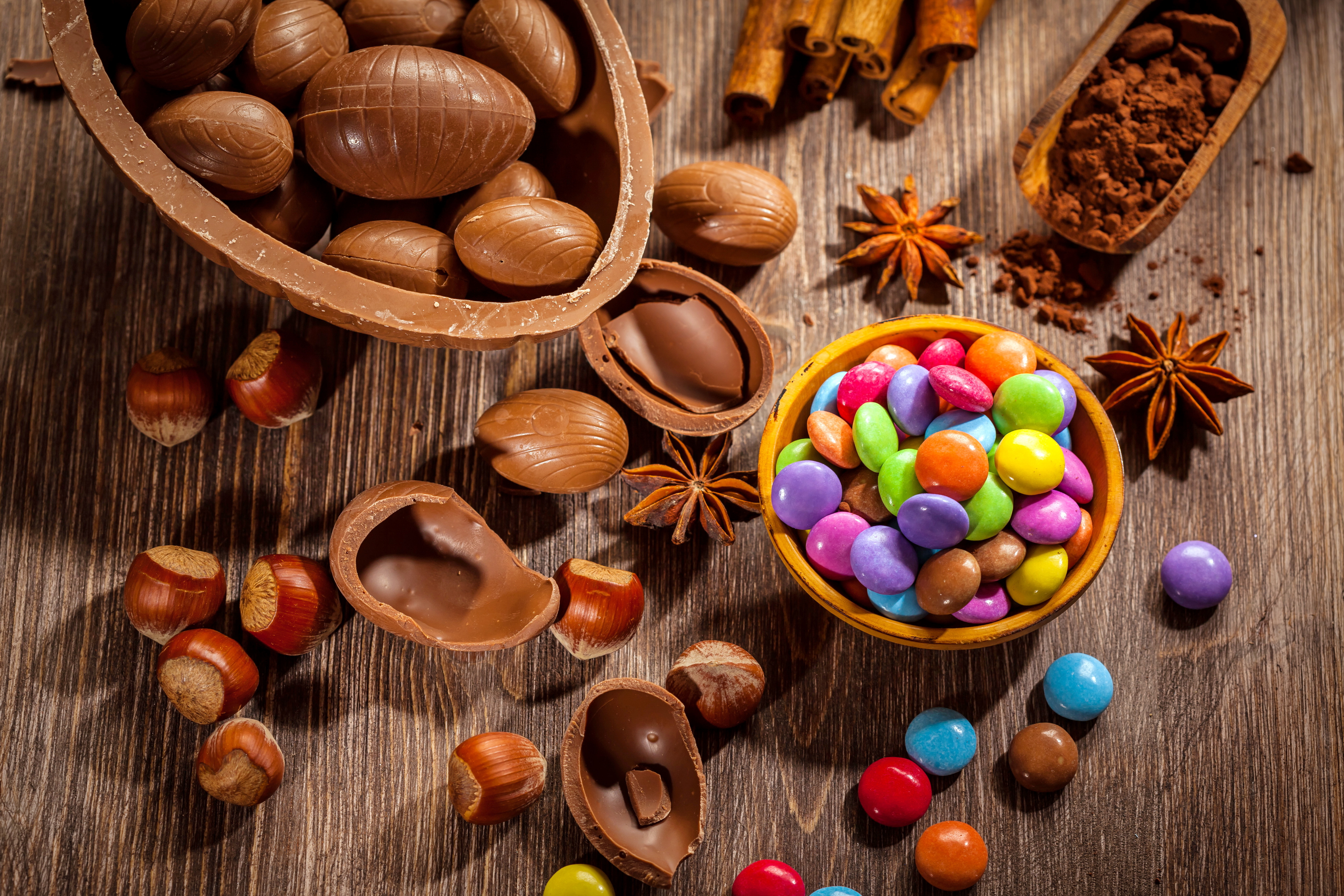 Что находится в сладостях. Сладости. Шоколад с орехами. Сладости конфеты. Красивые конфеты.
