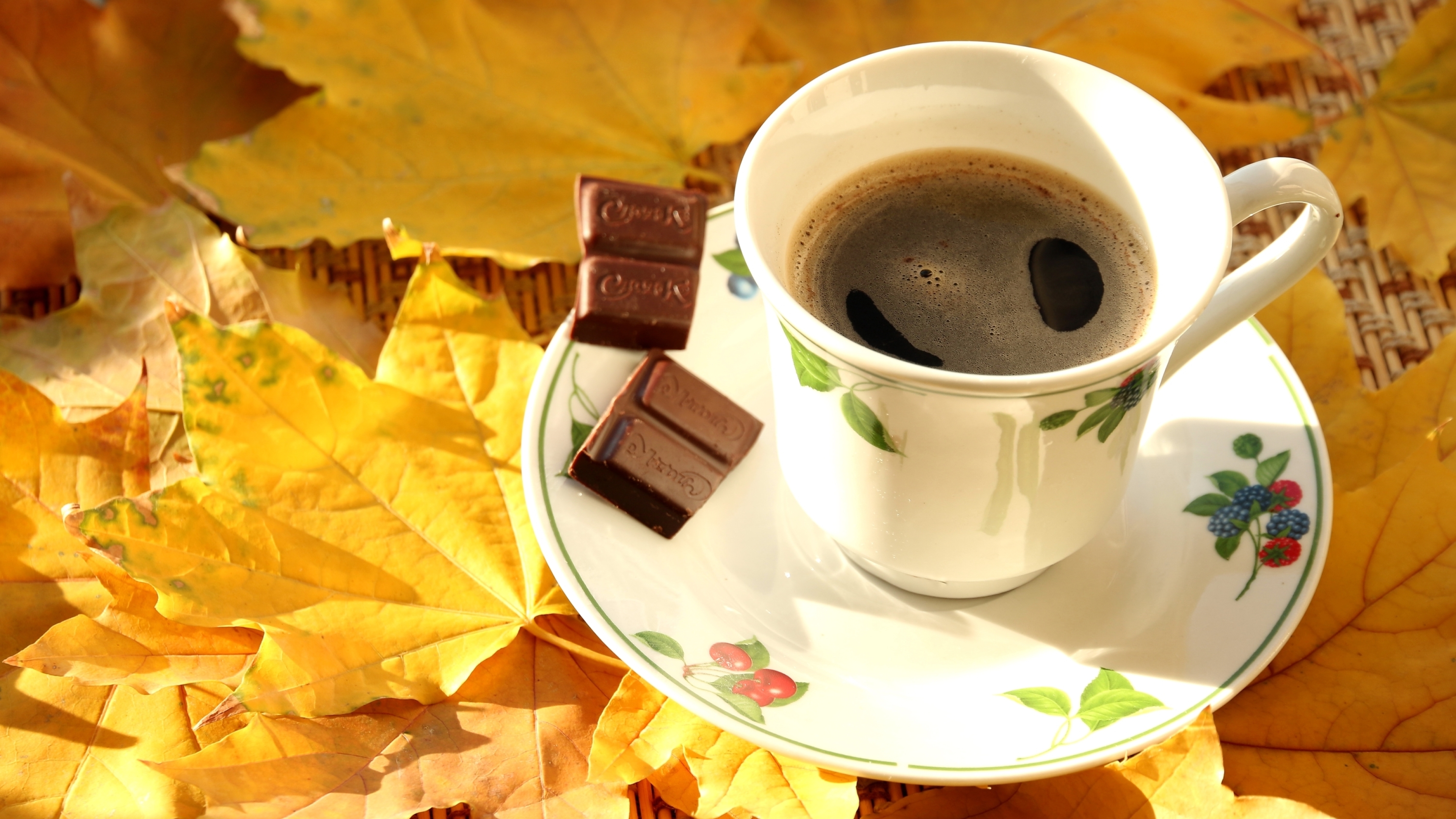 Осеннее кофе. Осенний кофе. Осень кофе. Чашка кофе осень. Осенняя чашечка кофе.