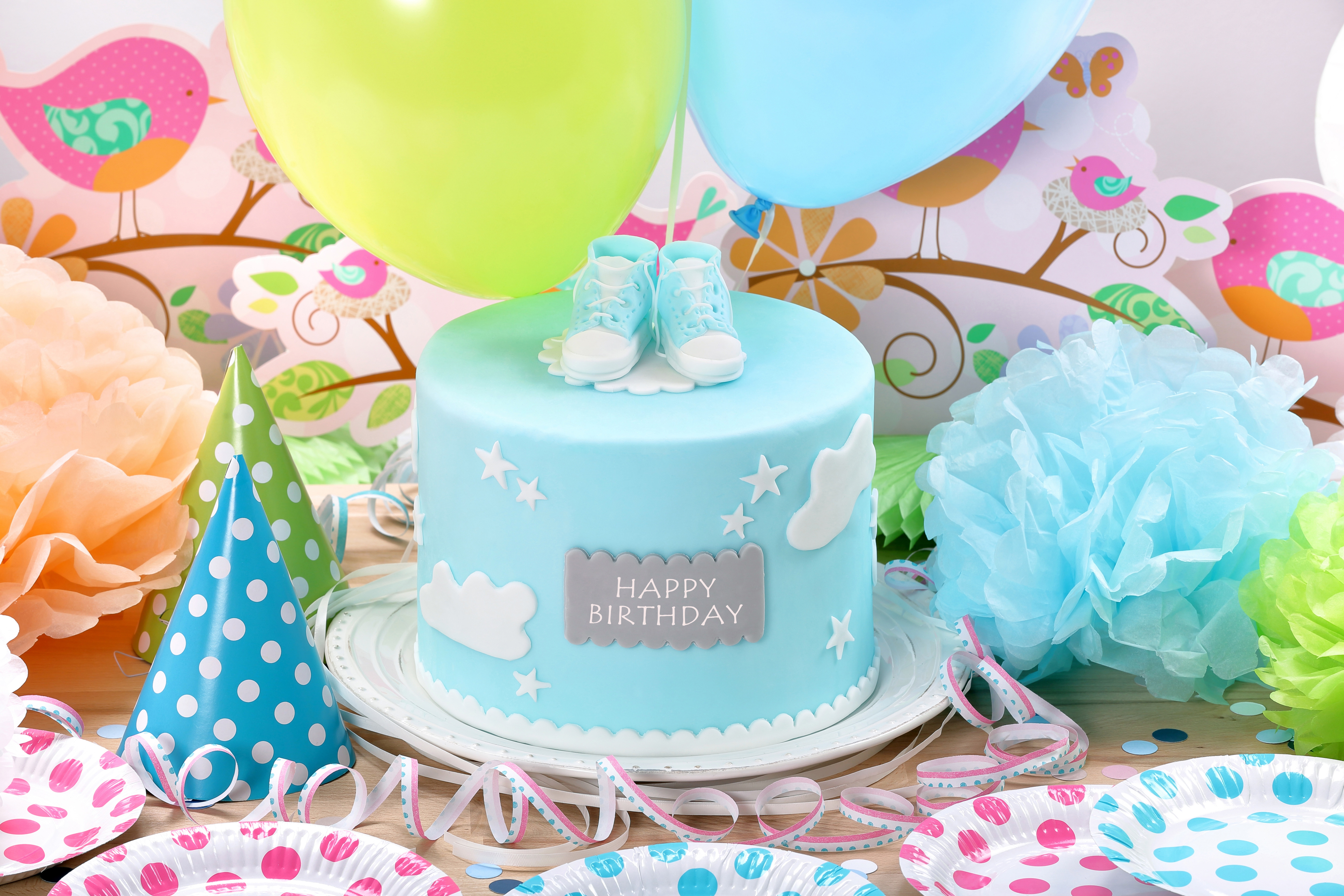 Zastaki.com - Красивый голубой торт и украшения на день рождения мальчика