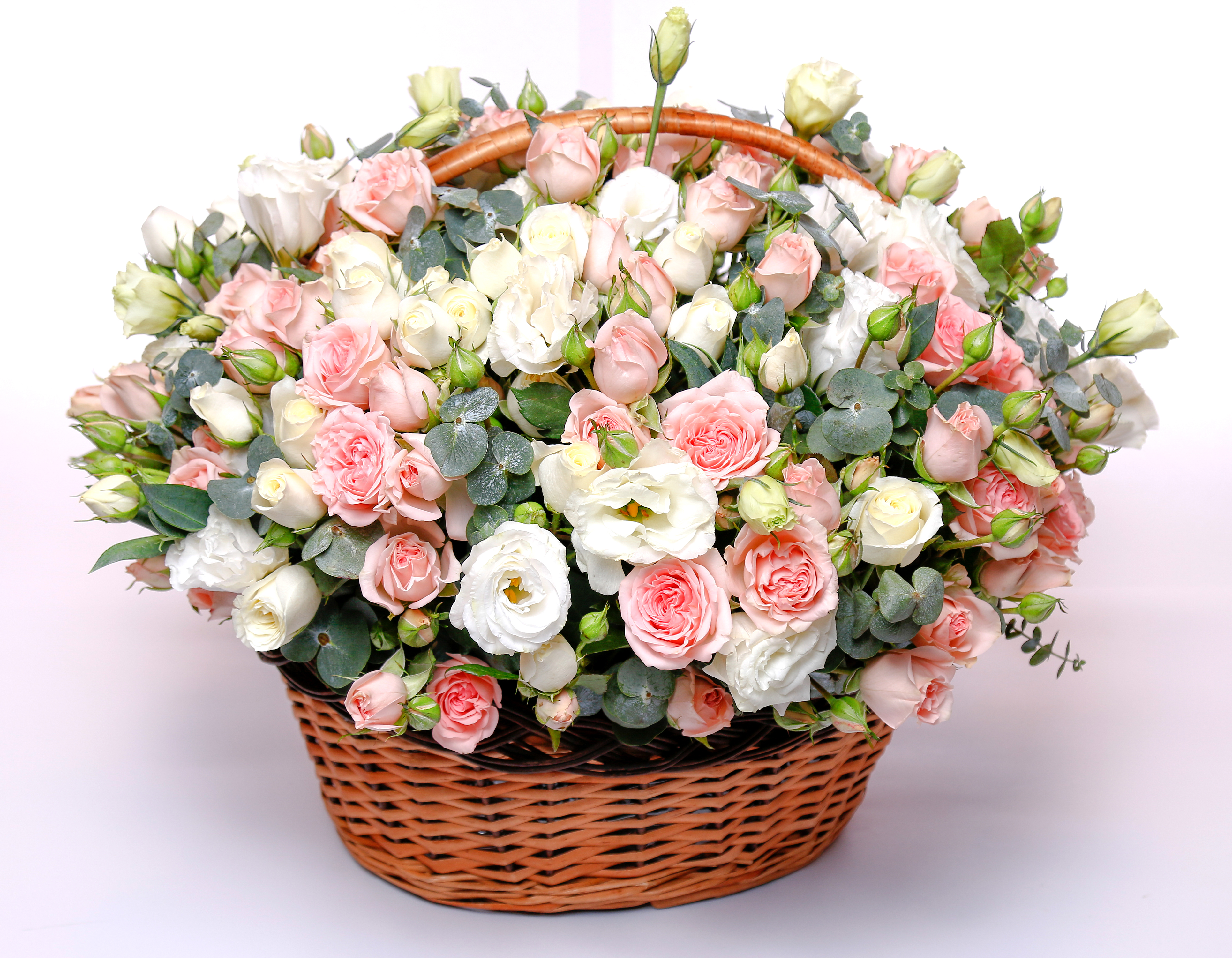 2017Nature___Flowers_Basket_with_a_beautiful_bouquet_of_flowers_roses__eustomams_on_a_pink_background_119582_.jpg