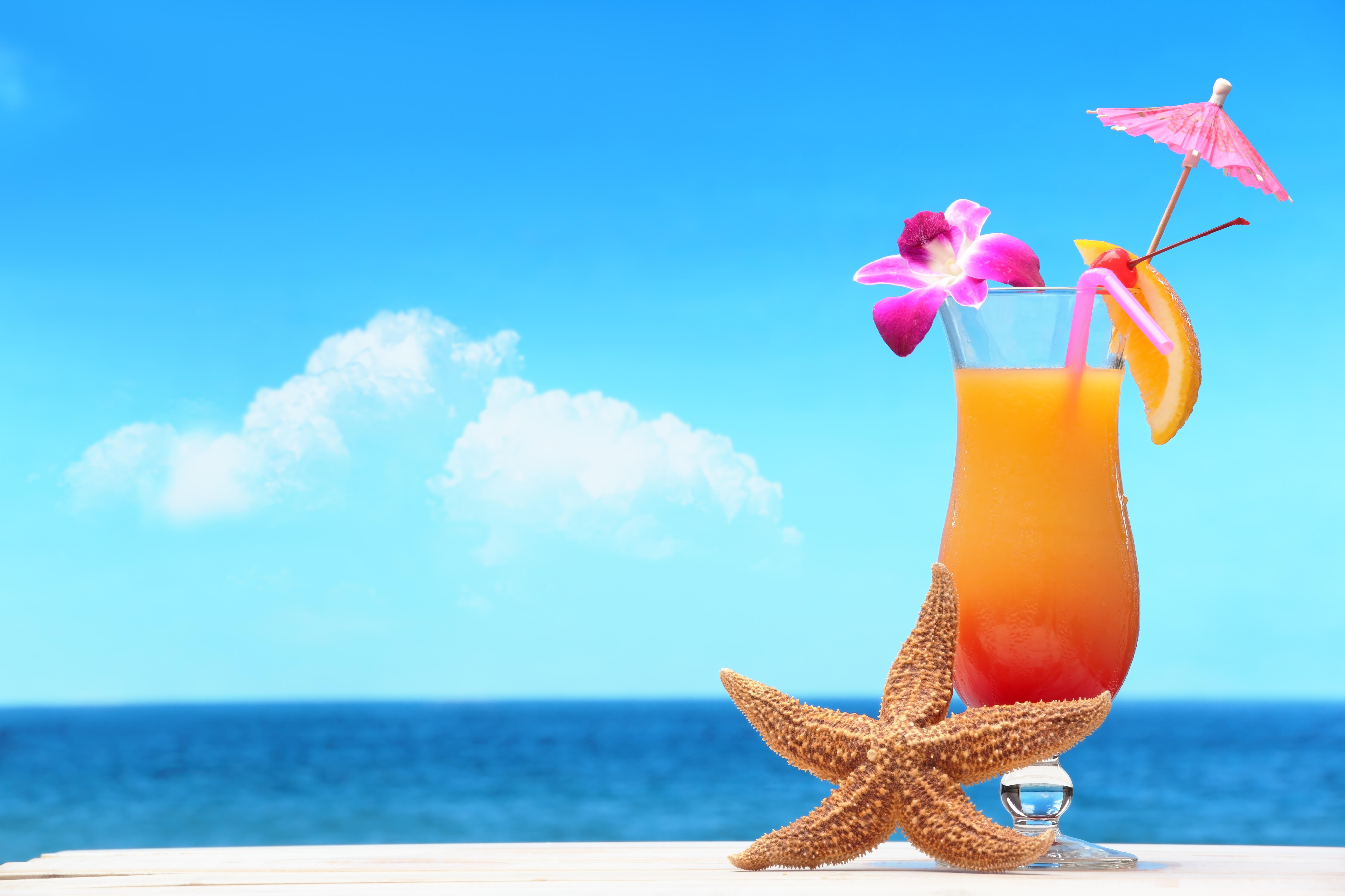 Zastaki.com - Летний коктейль и морская звезда на фоне  моря