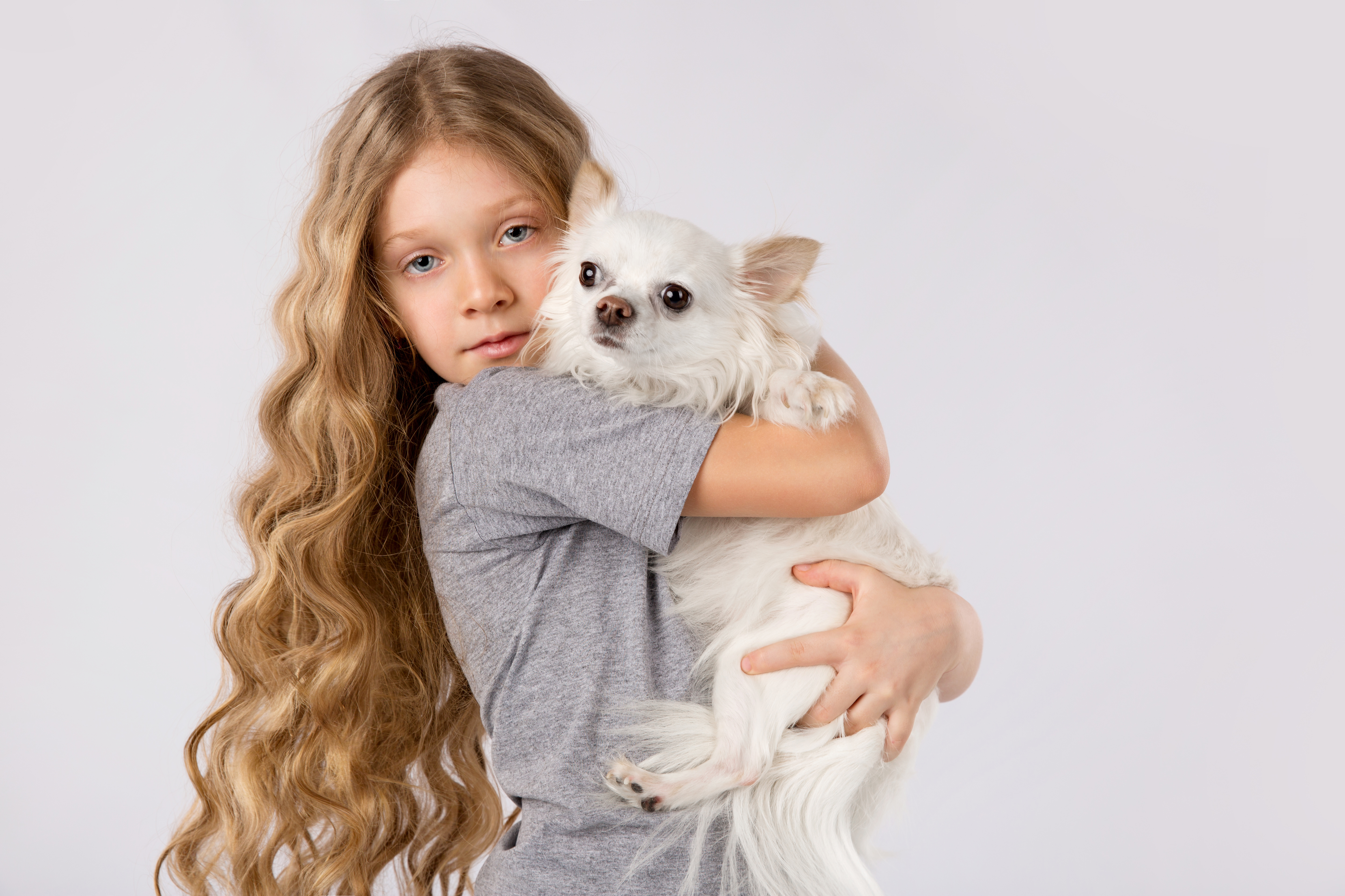 Девочка 12 лет с собакой. Девочка с собачкой. Девочка с собакой. Девочка и щенок. Девушка с собачкой на руках.