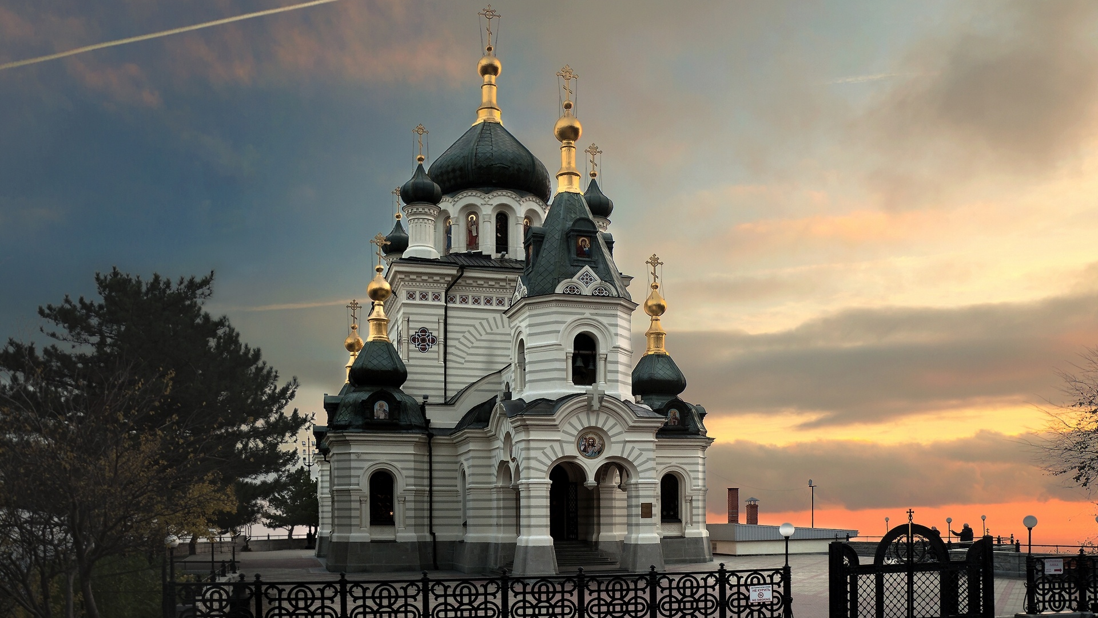 Православный рабочий стол. Форосская Церковь архитектура. Форосская Церковь напротив храма.
