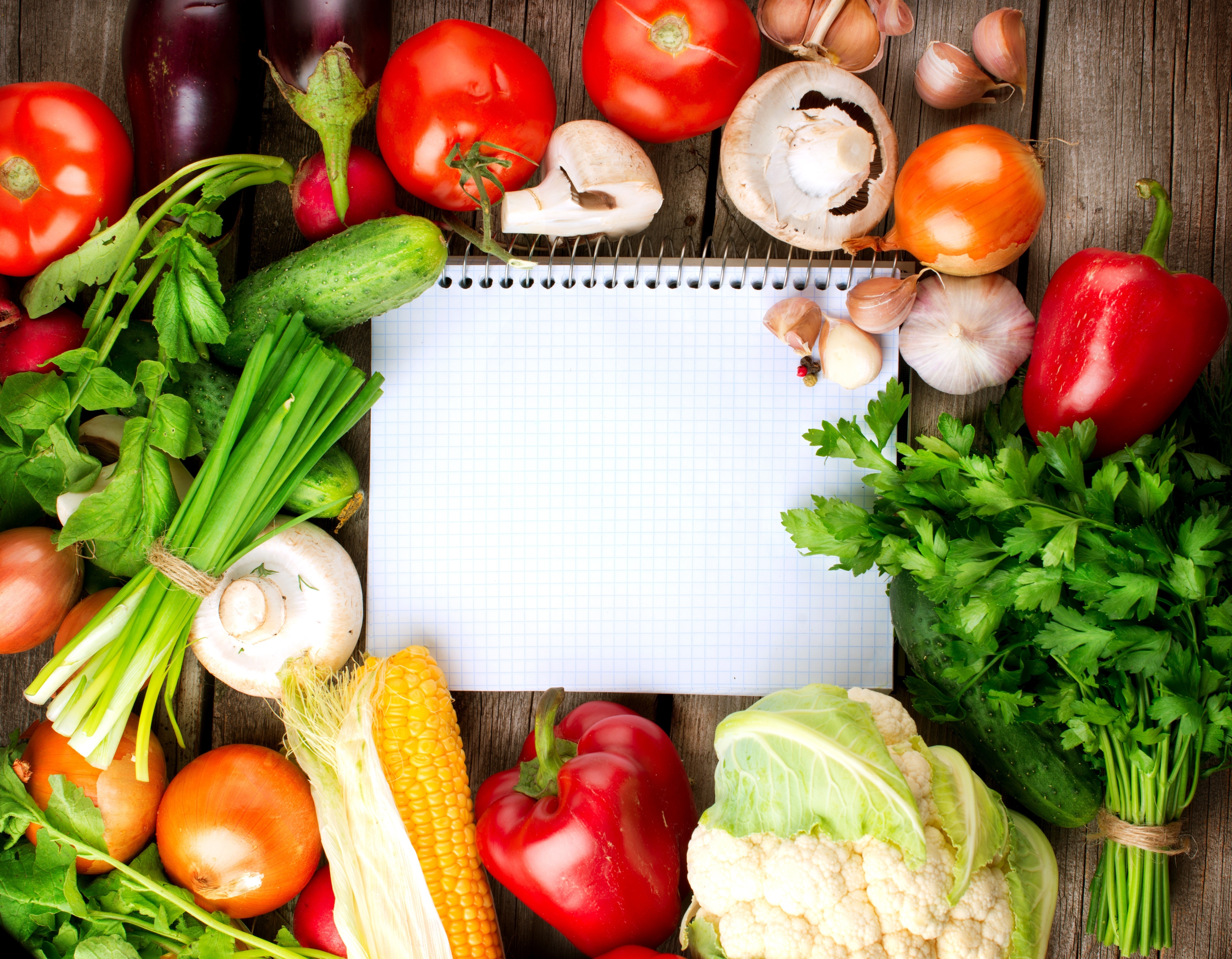 Тетрадь правильного питания. Продукты овощи. Овощи фон. Правильное питание овощи. Овощи на столе.