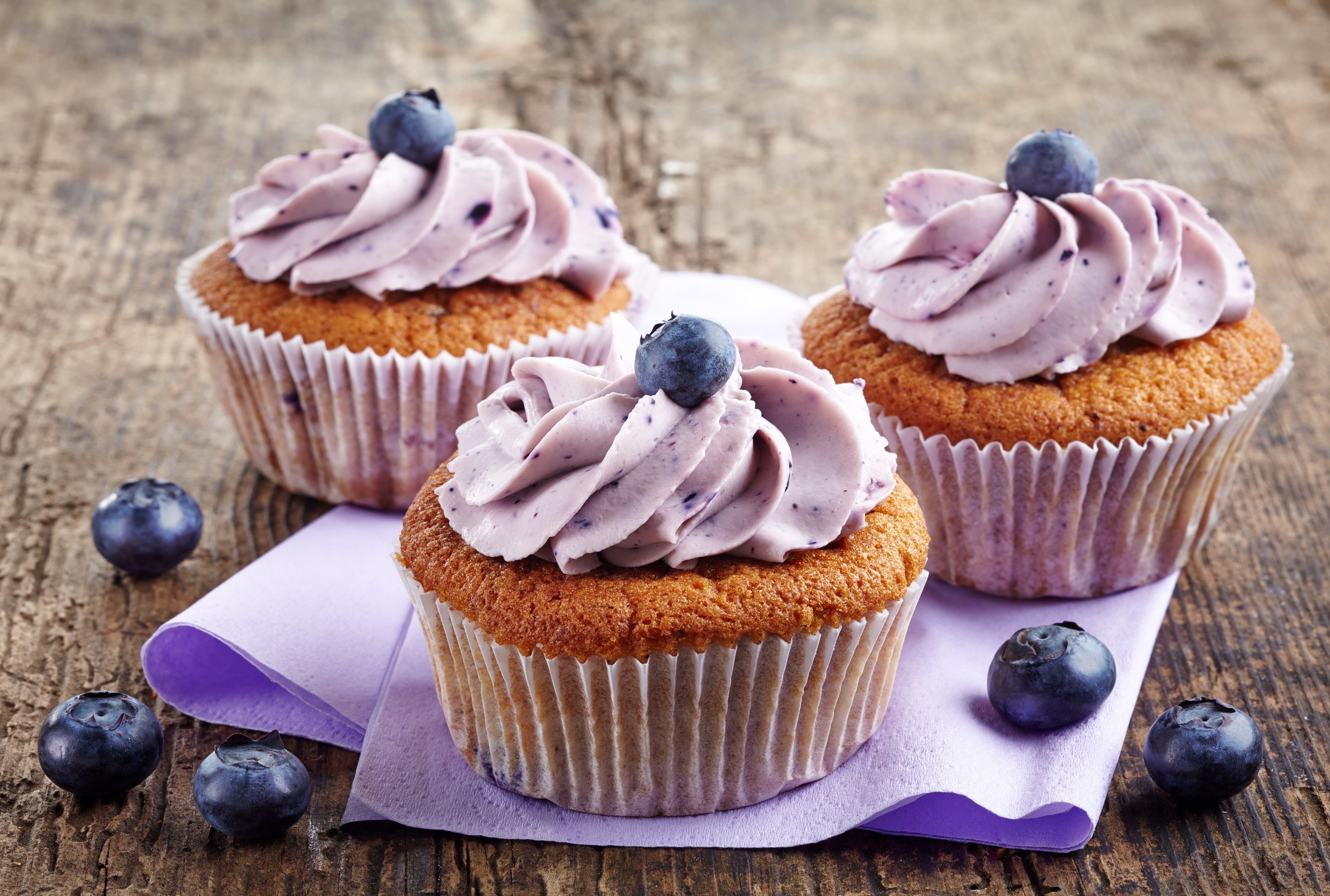 2018Food___Cakes_and_Sweet_Three_appetizing_cupcakes_with_cream_and_blueberries_123215_.jpg