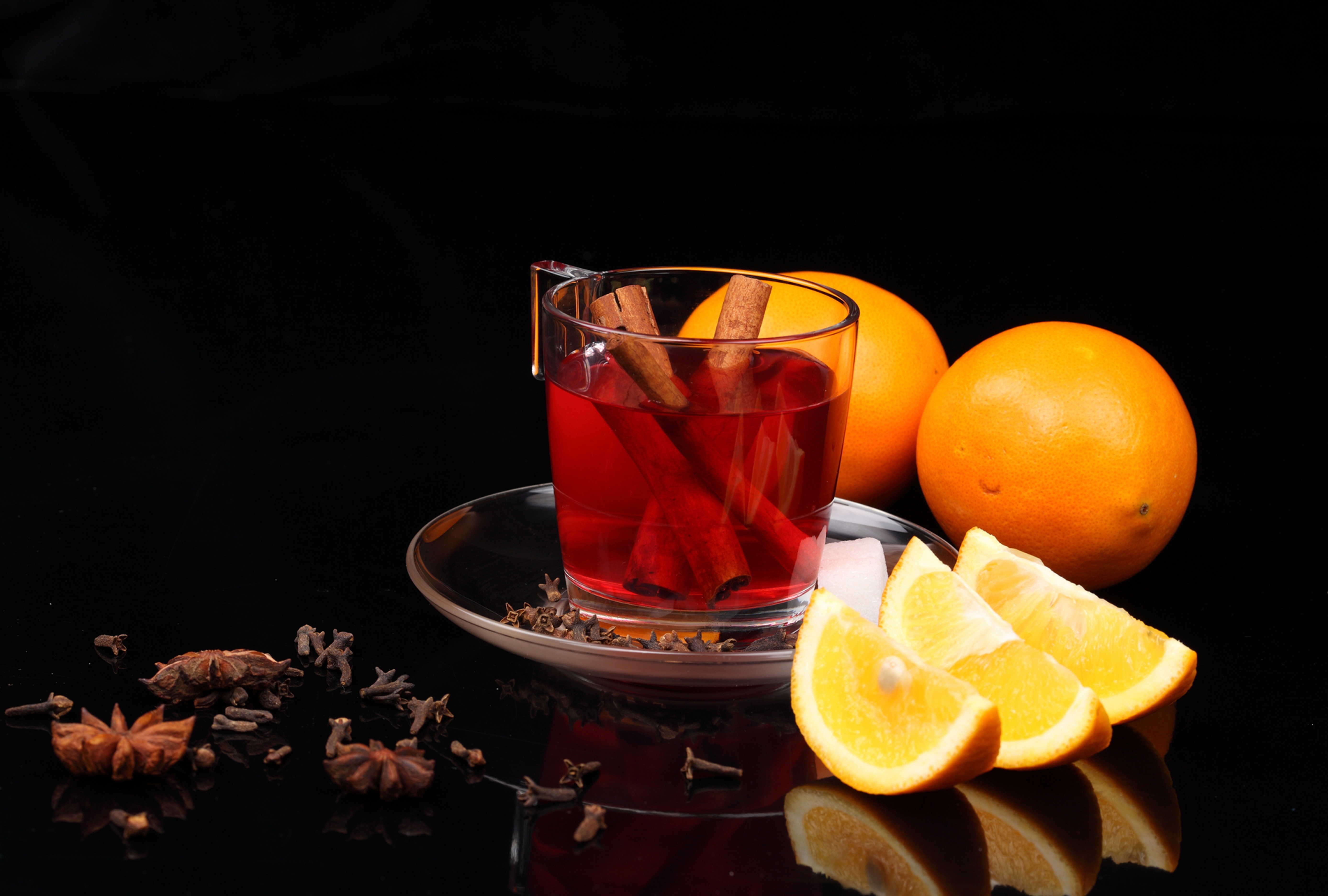 Финики коктейль. Натюрморт. Цитрусовый чай. Натюрморт с апельсинами. Чай с фруктами.