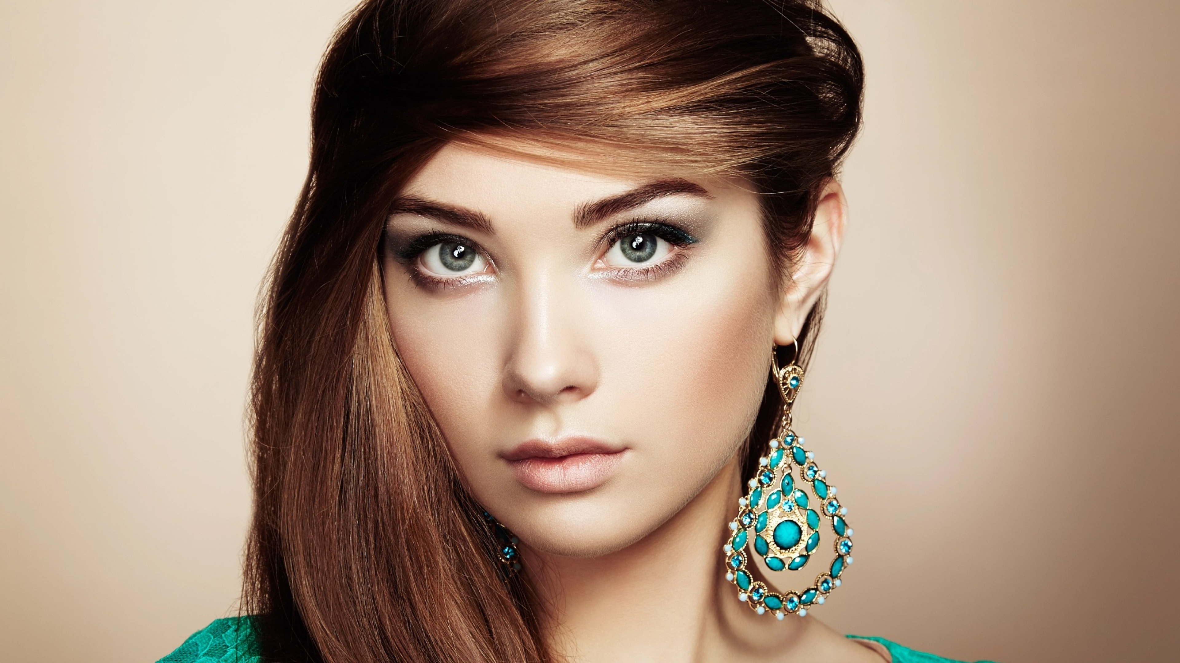 Красивая девушка с зелеными глазами. Sarah Allag фотомодель. Девушка модель. Шатенка с голубыми глазами.