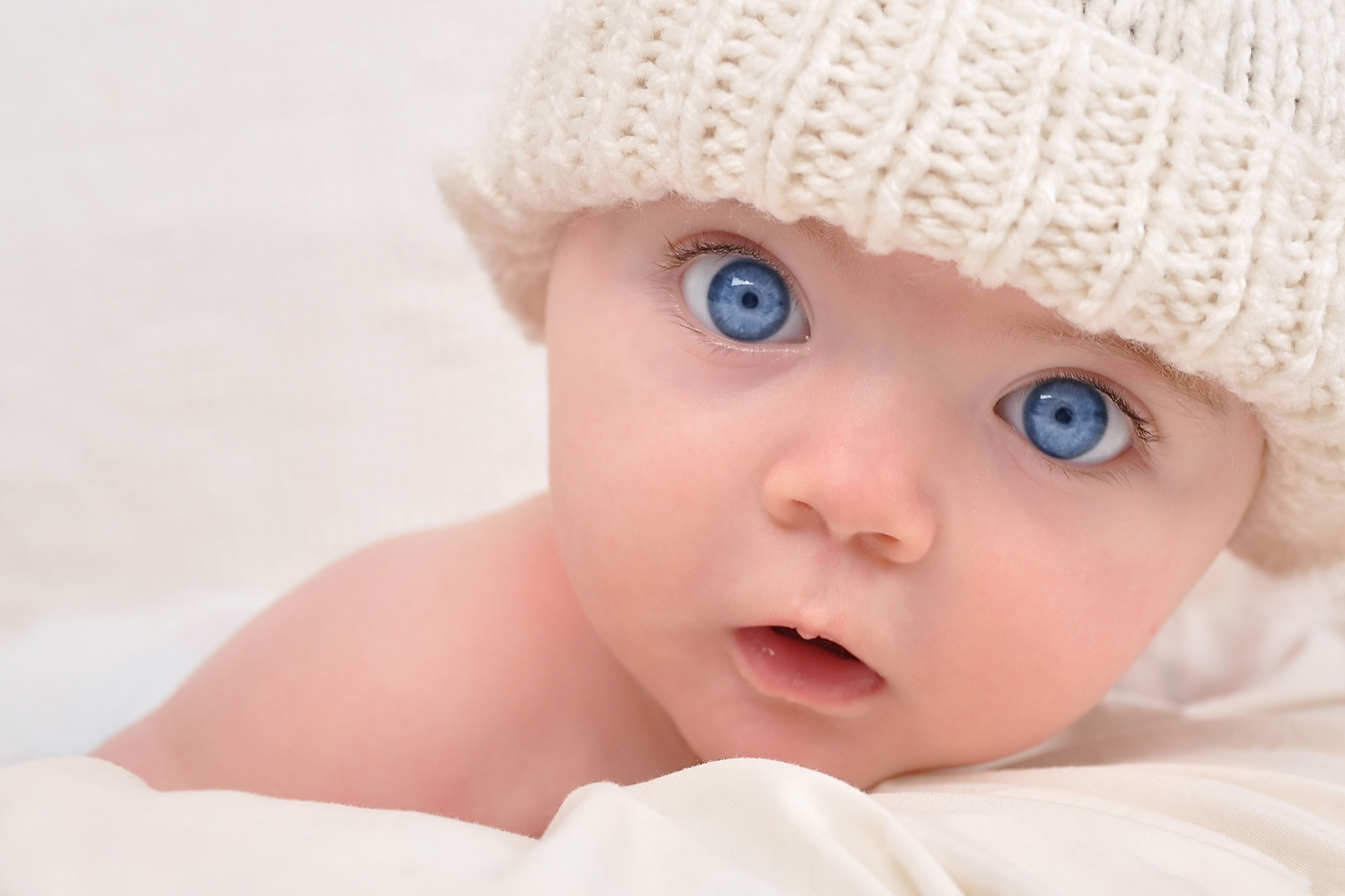 Новорожденный ребенок глазки. Красивые малыши. Красивые младенцы. Дети с красивыми глазами. Глаза ребенка.