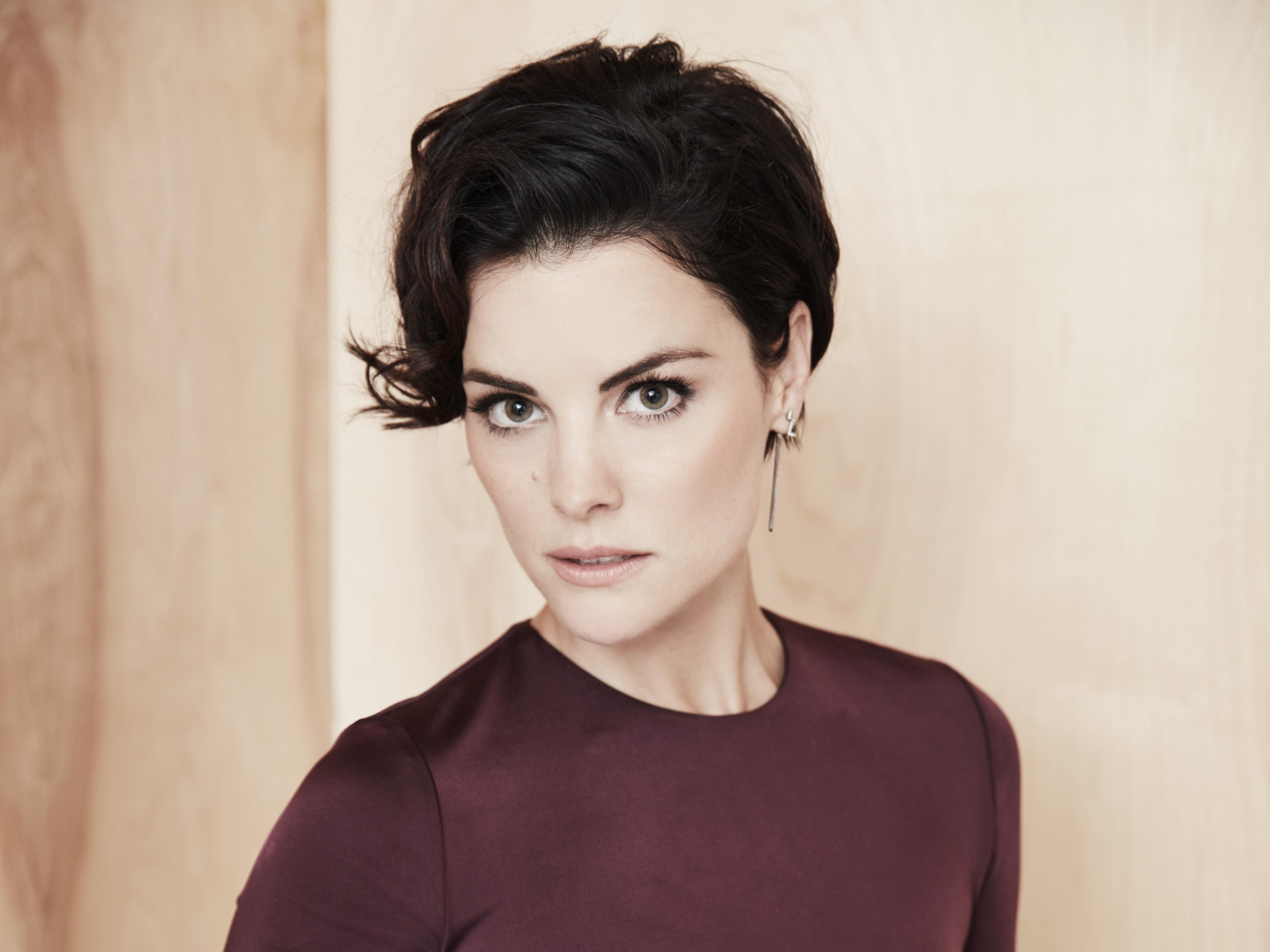 Jamie graham. Джейми герц. Jaimie alexander фотосессии. Джейми александер фото. Джейми клейтон.