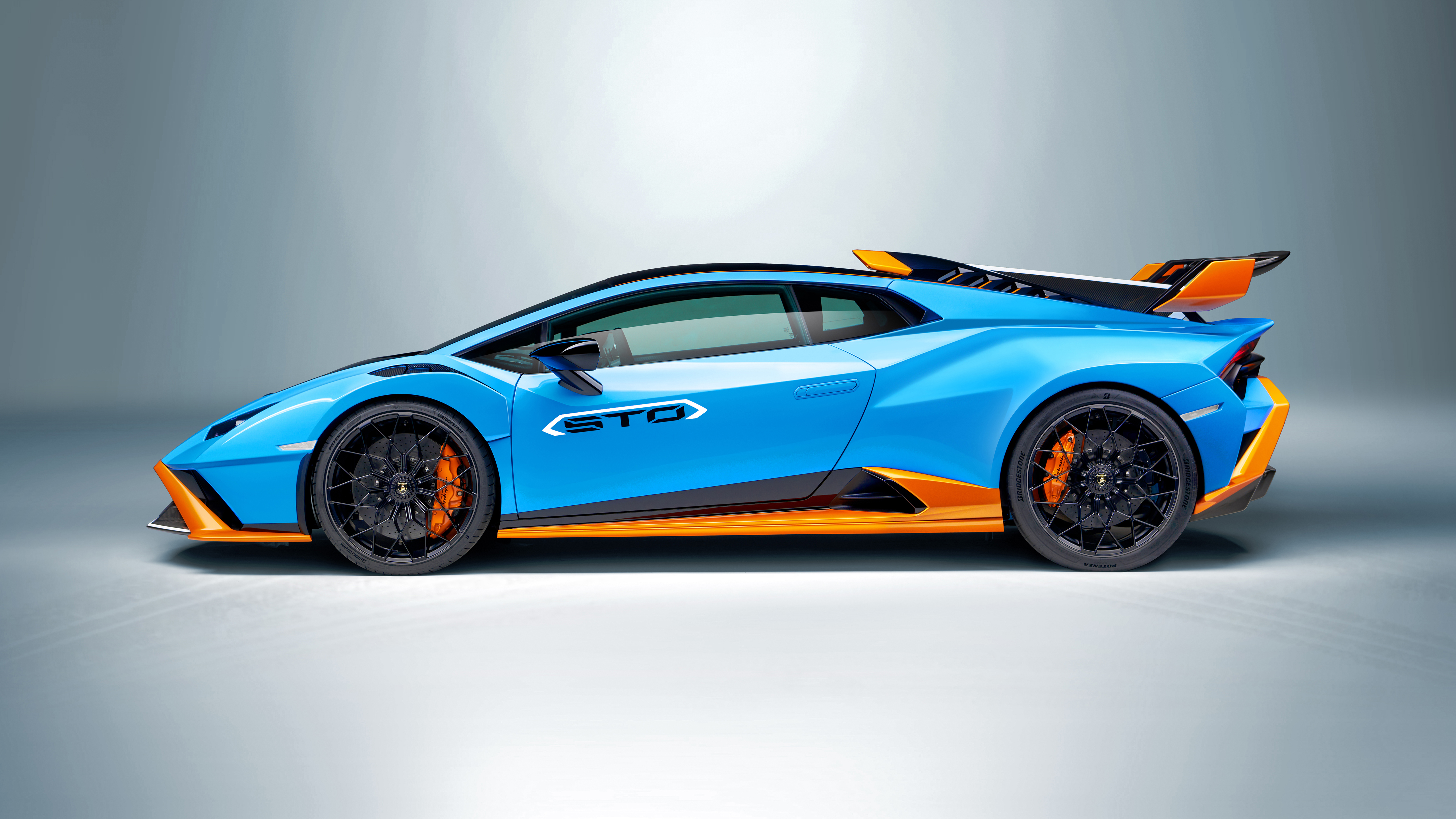 Goluboj Avtomobil Lamborghini Huracan Sto 2021 Goda Vid Sboku Oboi Dlya Rabochego Stola Kartinki Foto