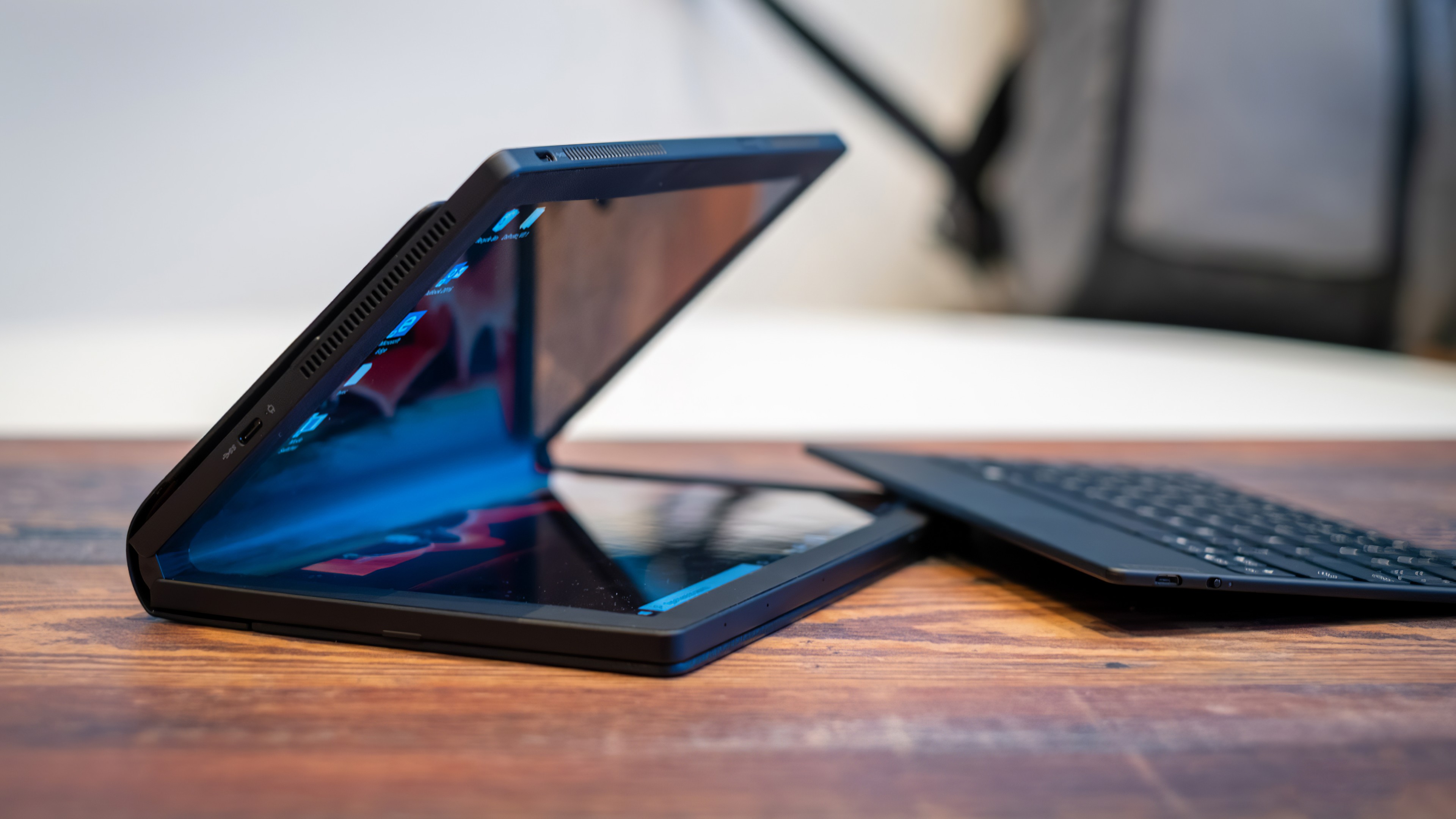 Zastaki.com - Новый гибкий ноутбук Lenovo ThinkPad X1 Fold, 2020