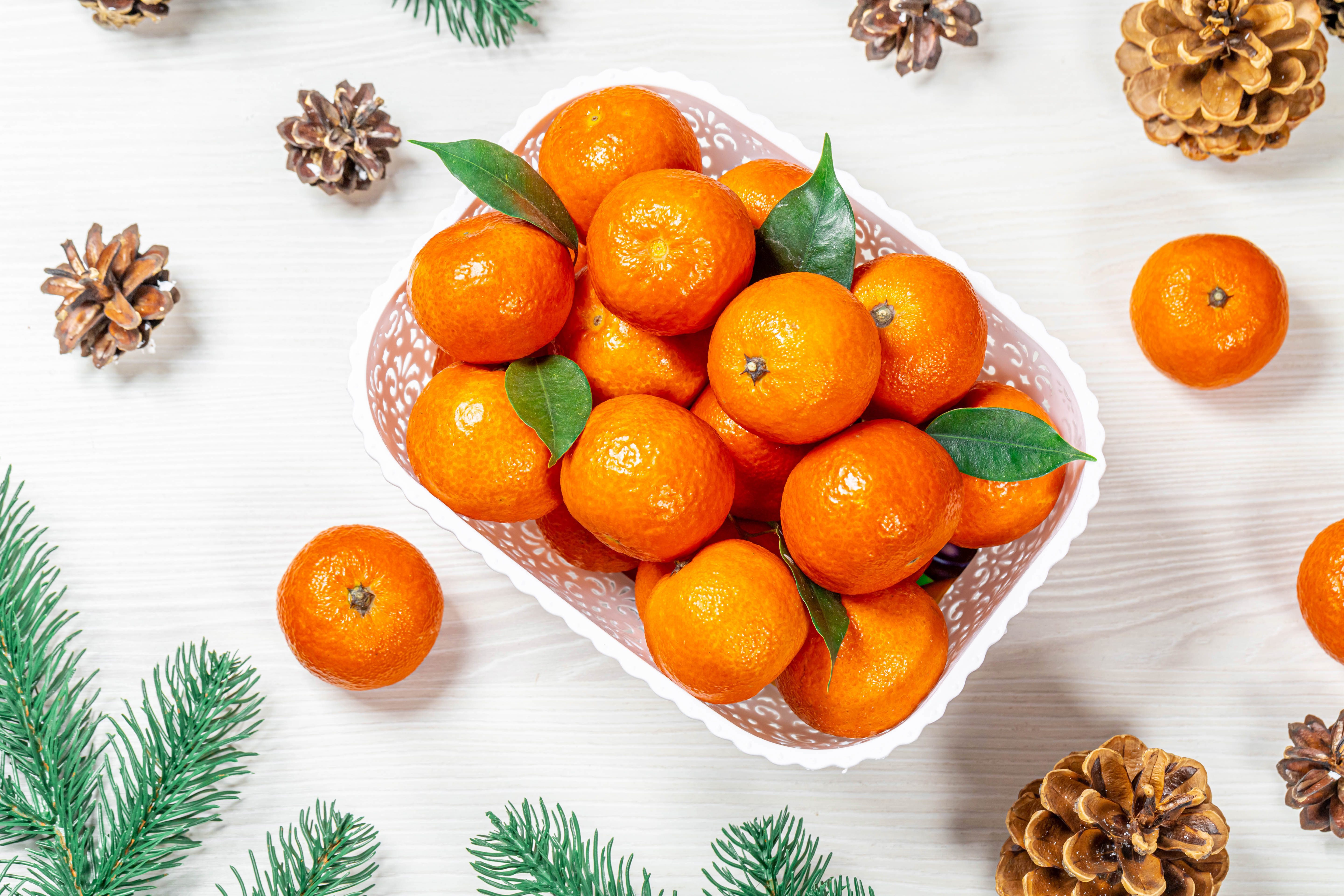 Мандарины на тарелке. Мандарины Гранада. Лепка мандарины и апельсины. Мандарины новый год. Мандарины на новогоднем столе.