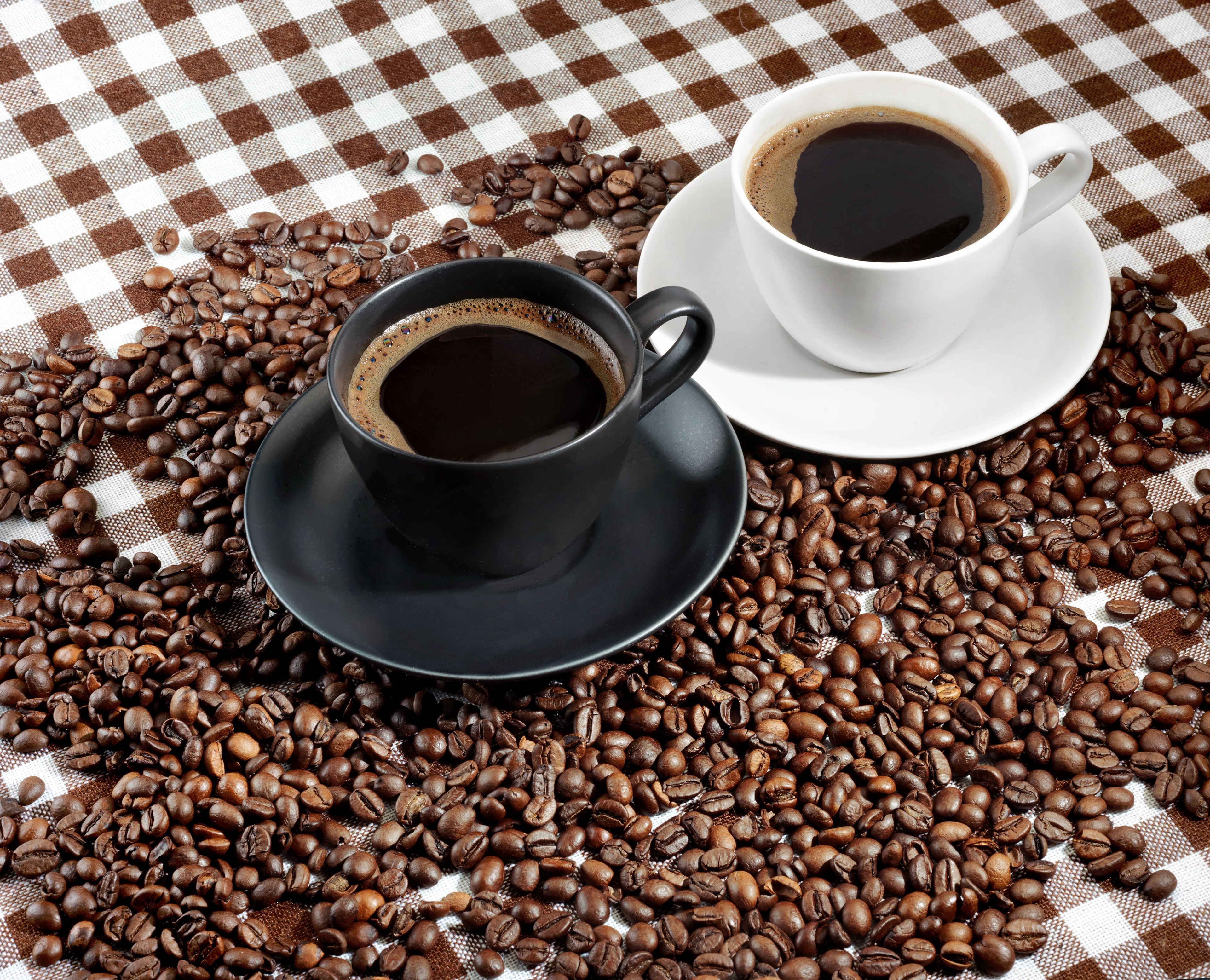 Кофе картинки. Чашка кофе. Две чашки кофе. Кофейная тематика. Ароматный кофе.