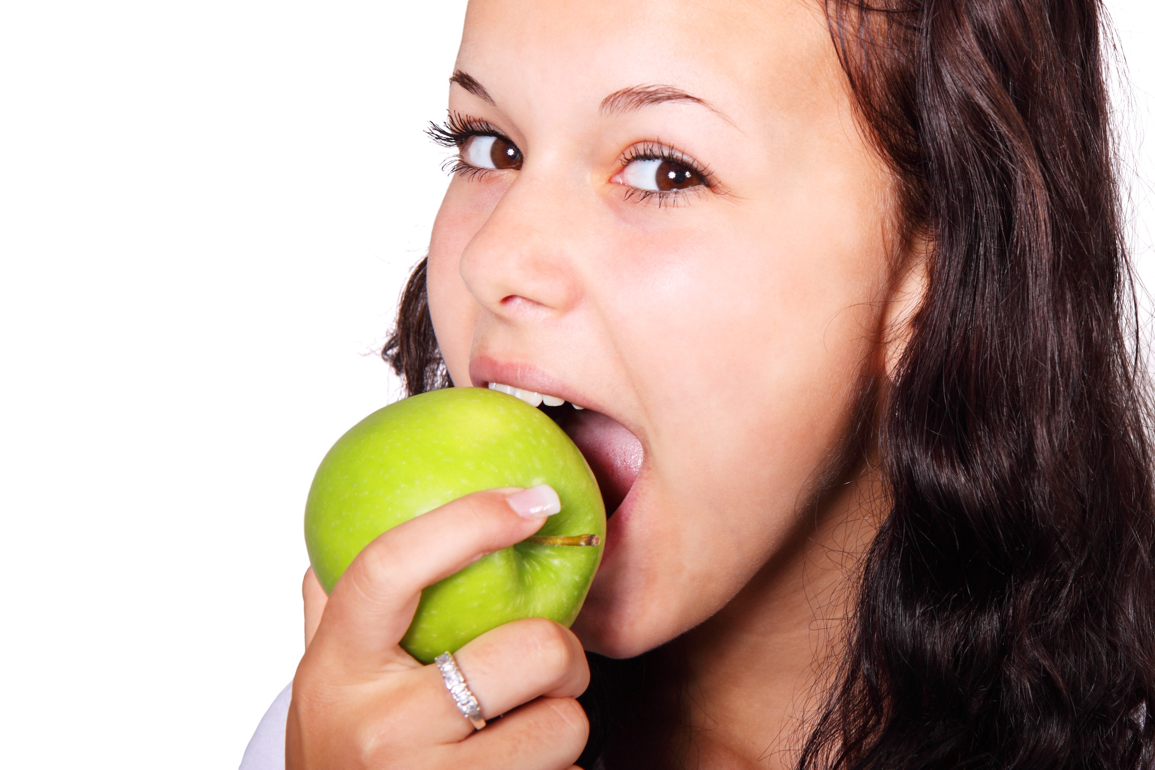 Fruit girl. Кусает яблоко. Кушать фрукты. Человек ест фрукты. Кушает яблоко.