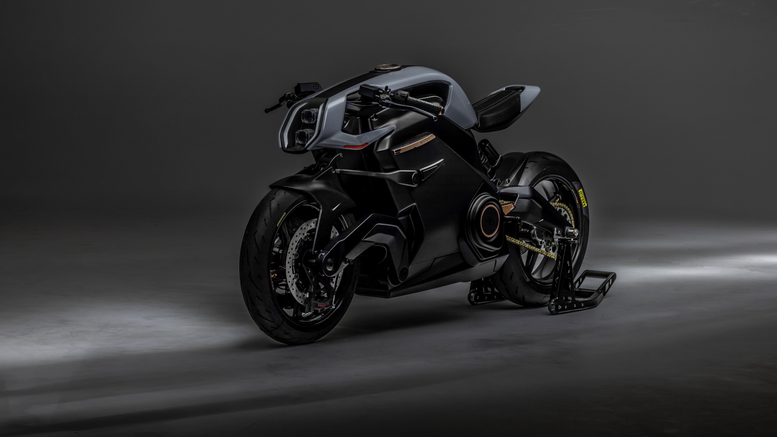 Zastaki.com - Черный мотоцикл ARC Vector 2021 года на сером фоне