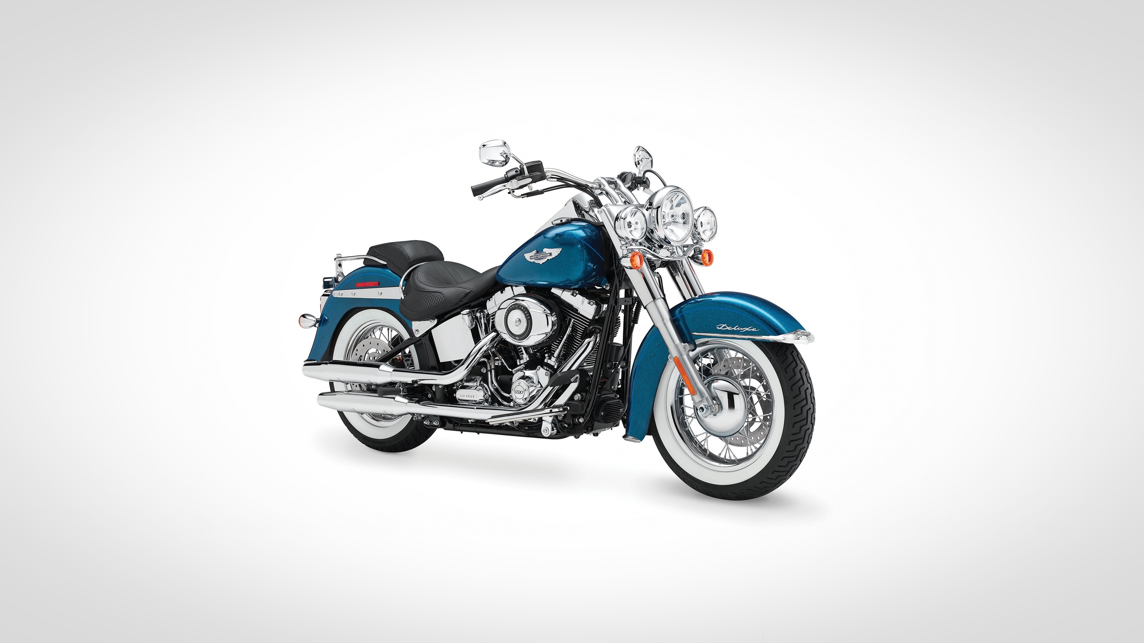 Zastaki.com - Большой мотоцикл Harley-Davidson на сером фоне