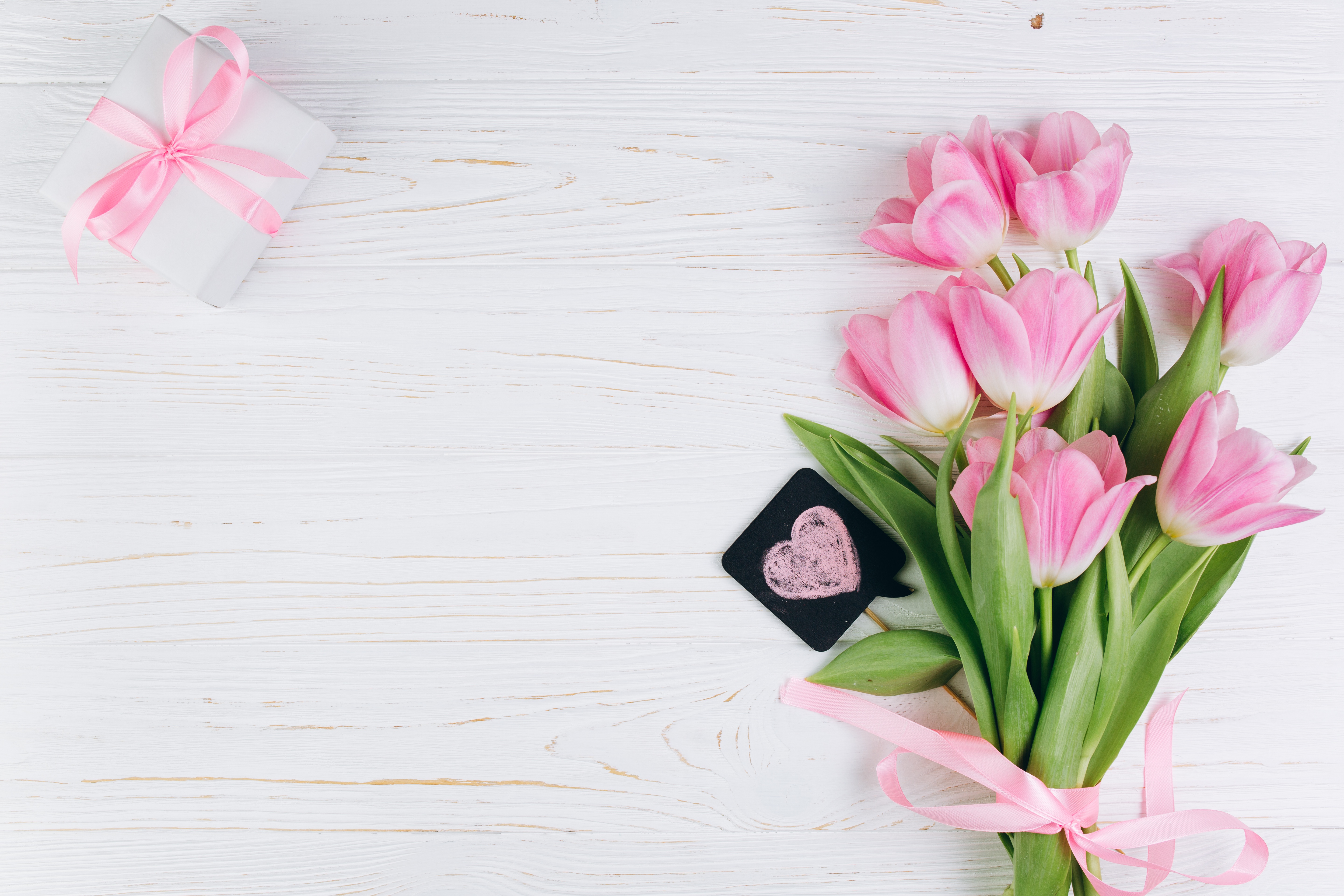 Стильная открытка с цветами. Нежные тюльпаны. Розовые тюльпаны. Стильные цветы.
