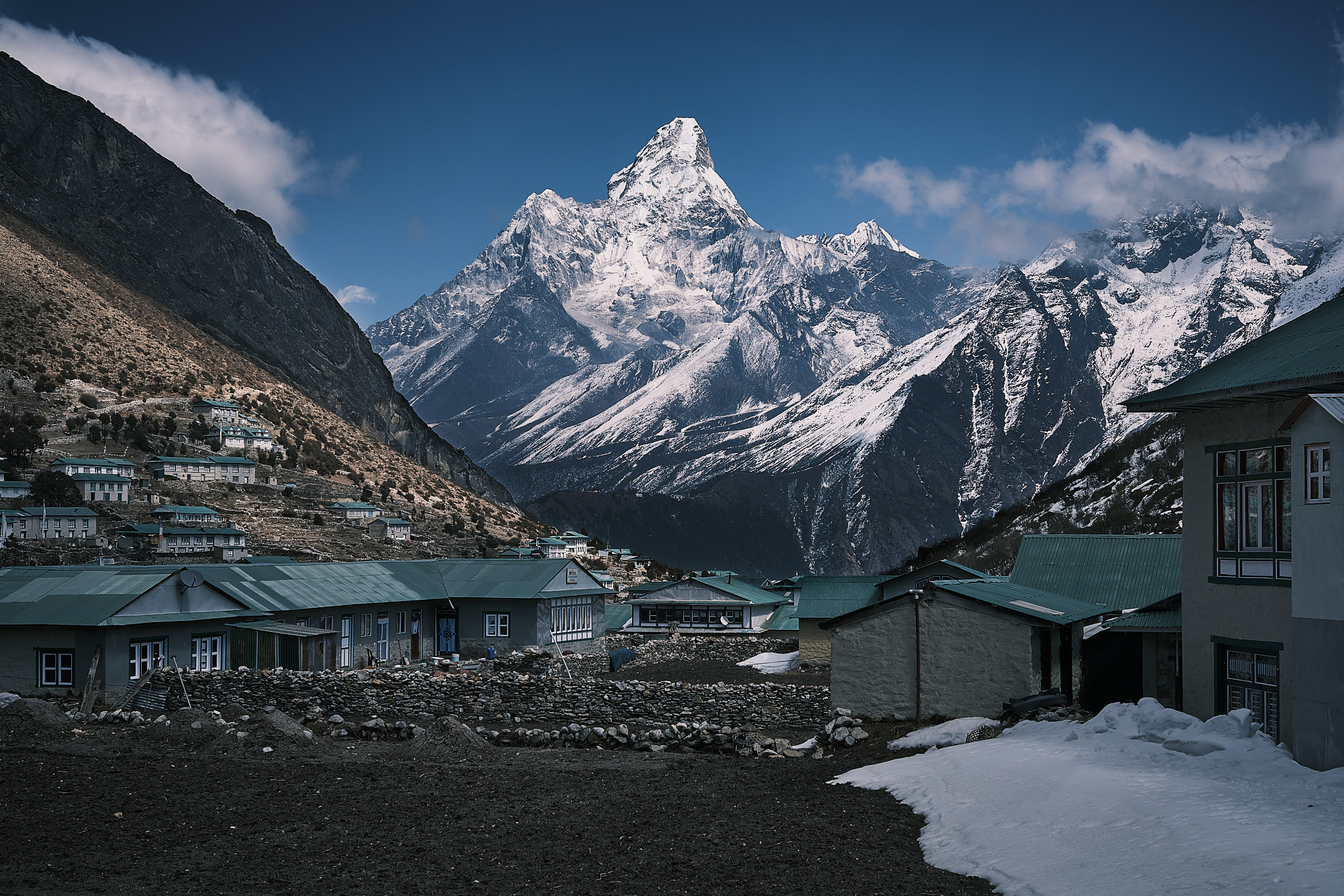 Г гималаи. Катманду Непал горы. Непал Гималаи. Непал горы Гималаи. Деревня в Гималаях.