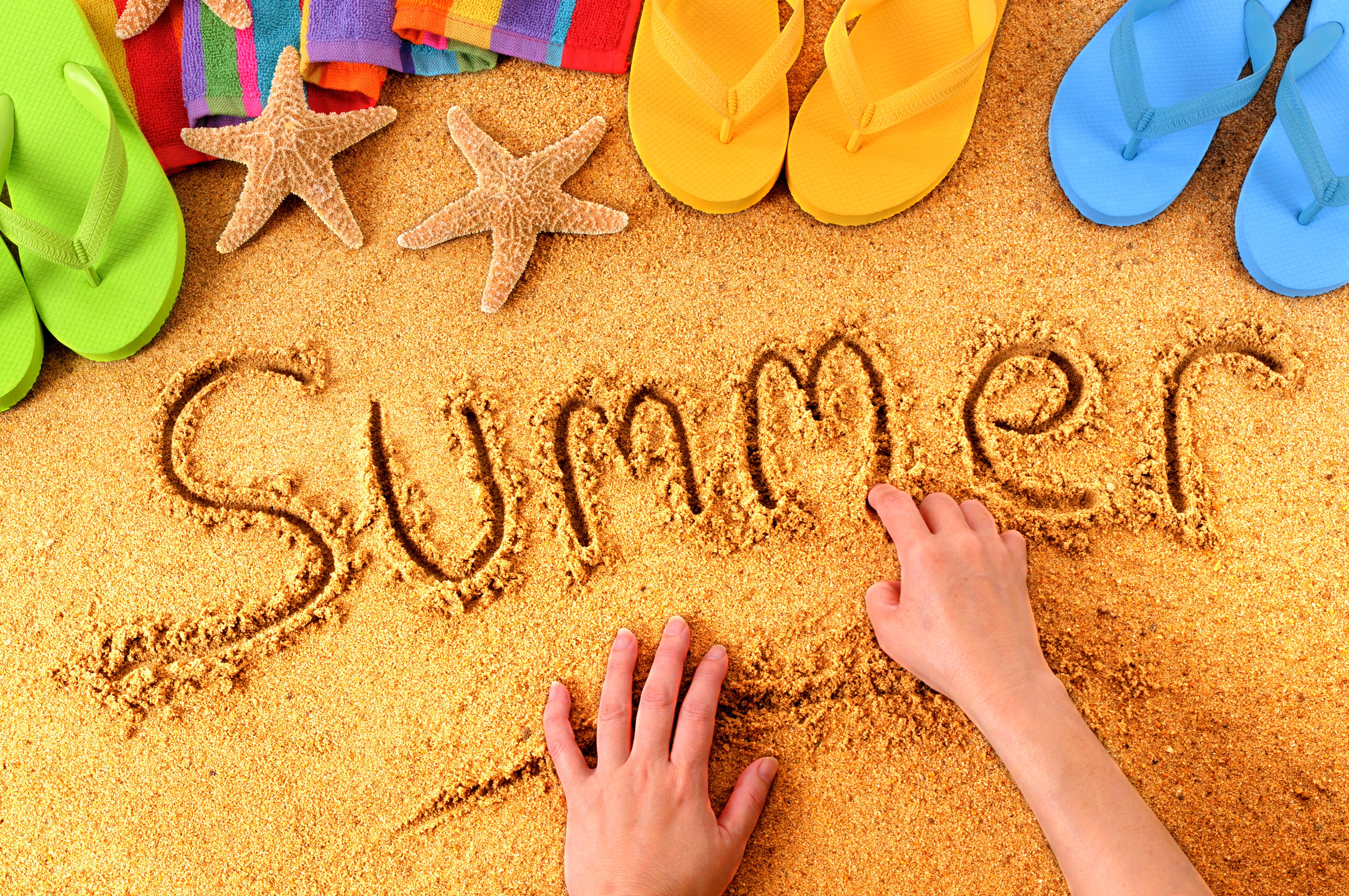Про лето в этом году. Летние каникулы. Летняя тема. Лето надпись. Летние картинки.