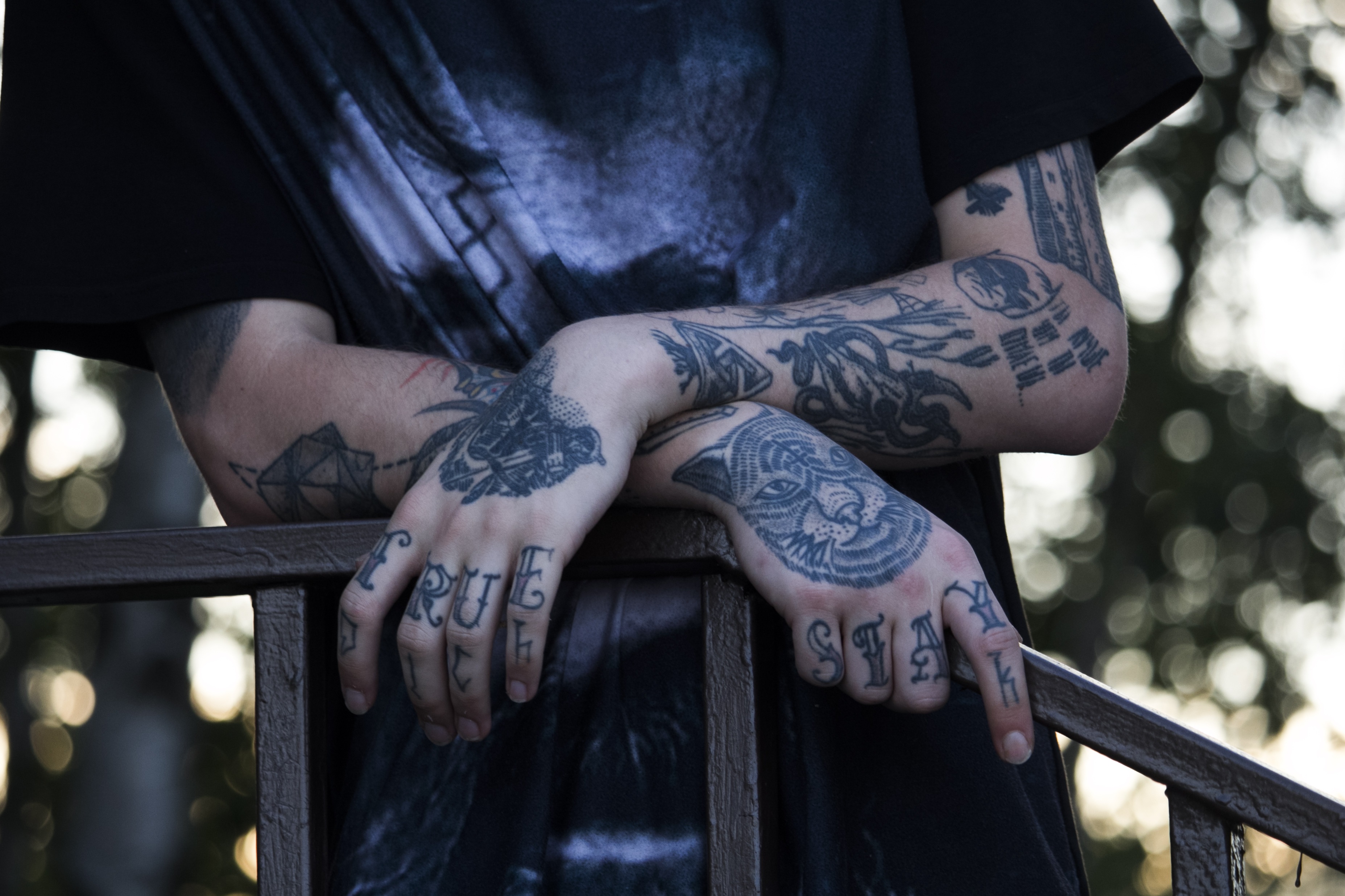 Татуированные руки