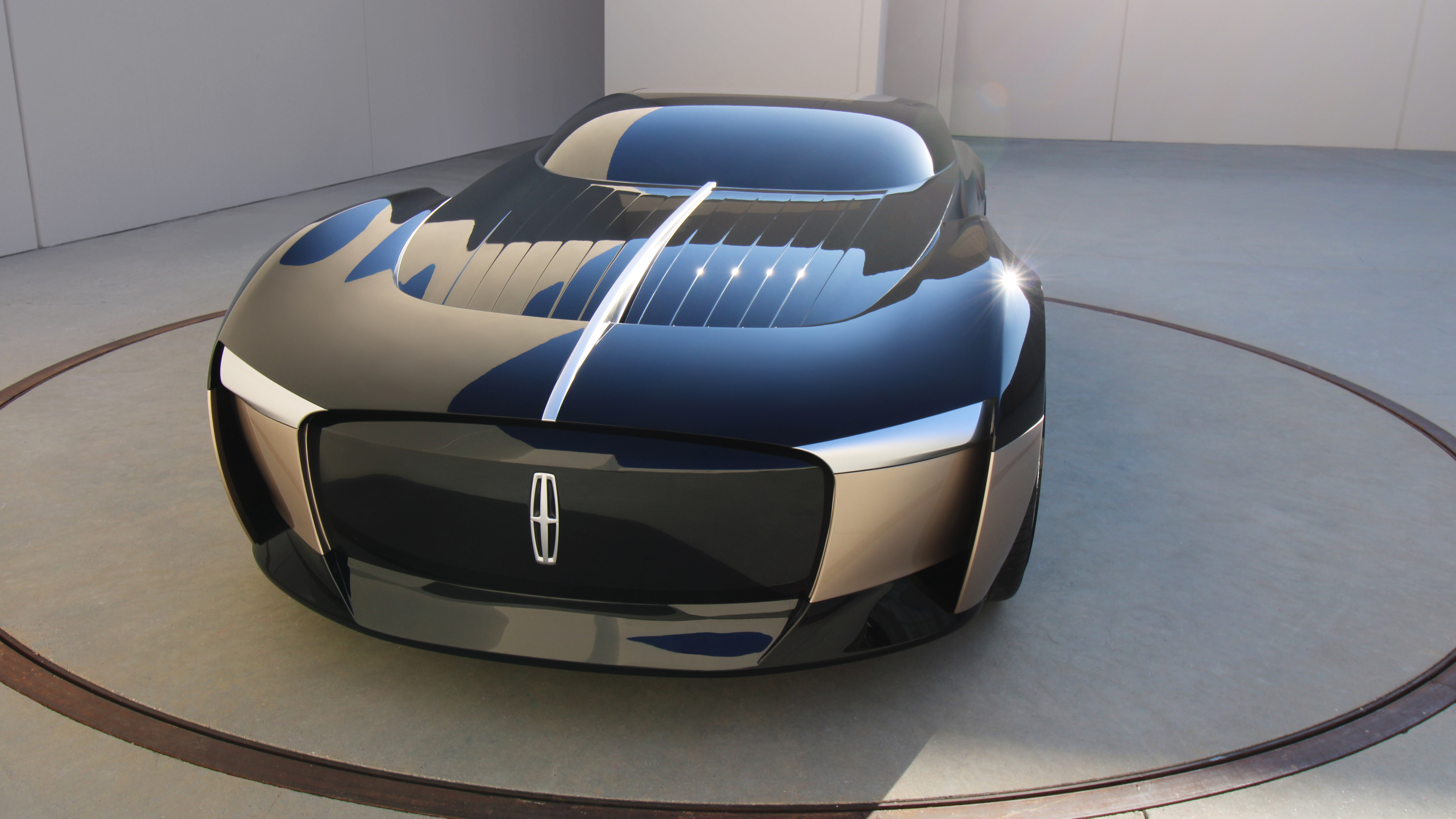 Zastaki.com - Автомобиль Lincoln Anniversary Concept 2021 года вид спереди