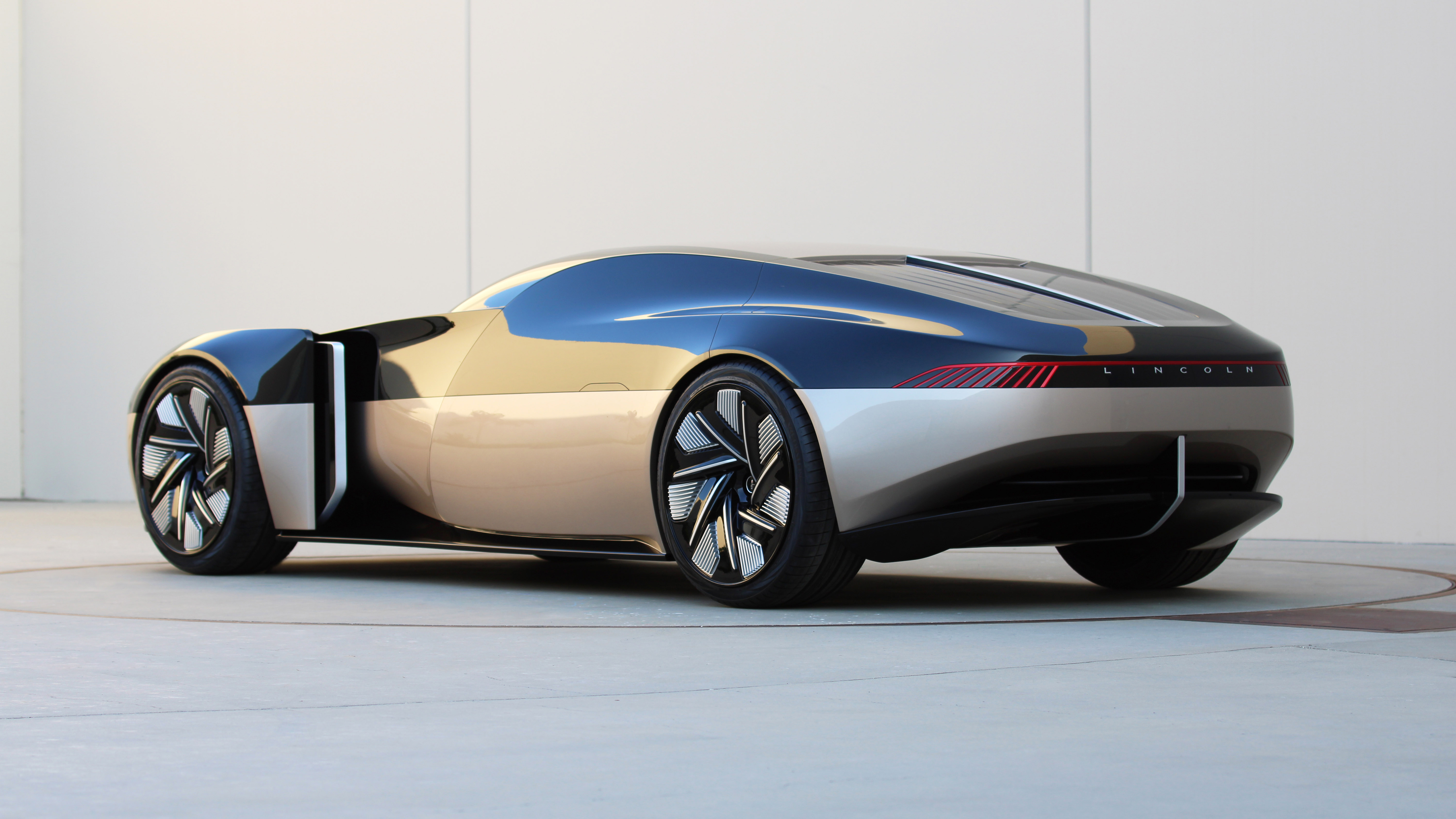 Zastaki.com - Автомобиль Lincoln Anniversary Concept 2021 года вид сзади