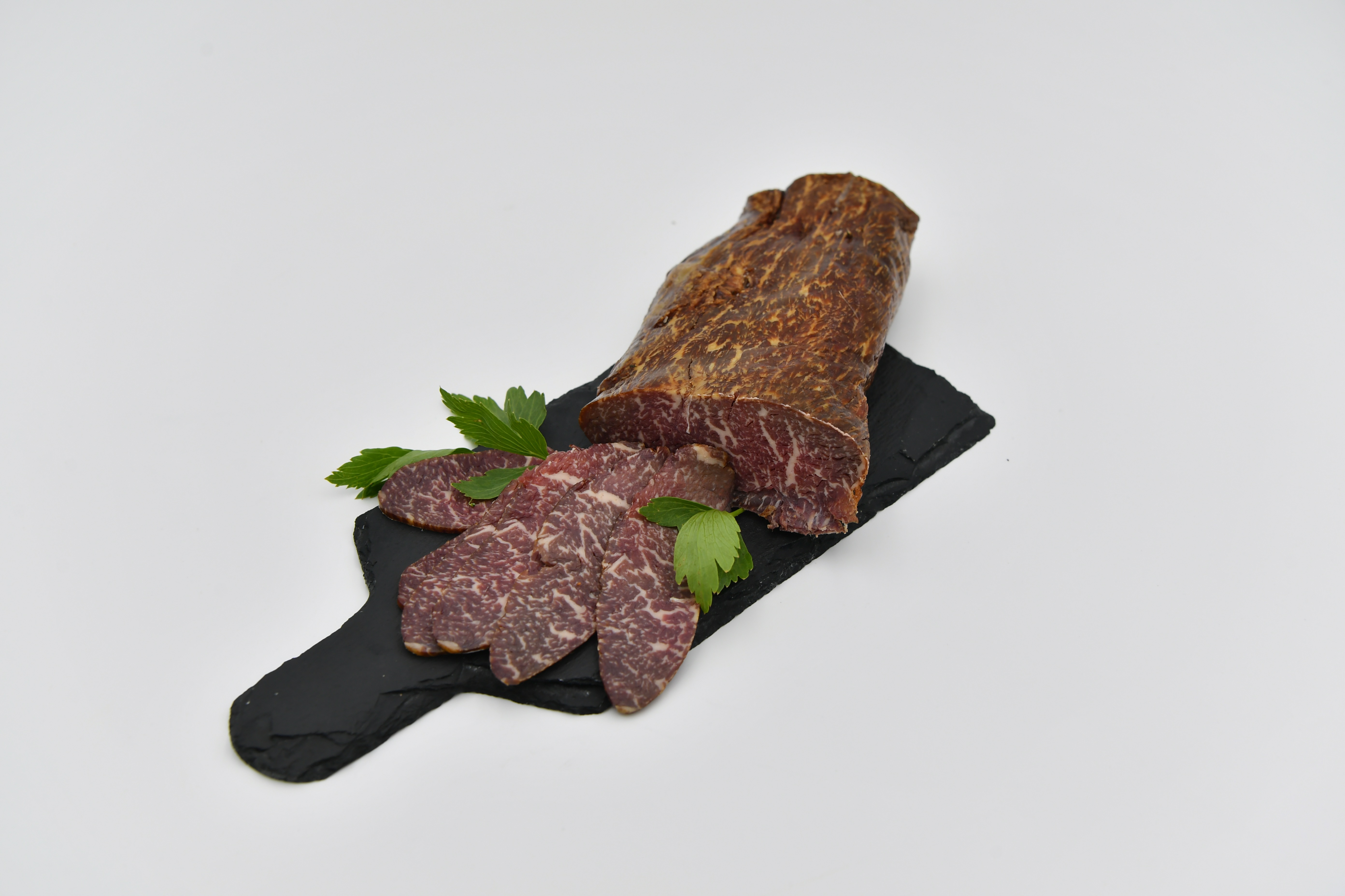Zastaki.com - Вяленое мясо на доске на сером фоне