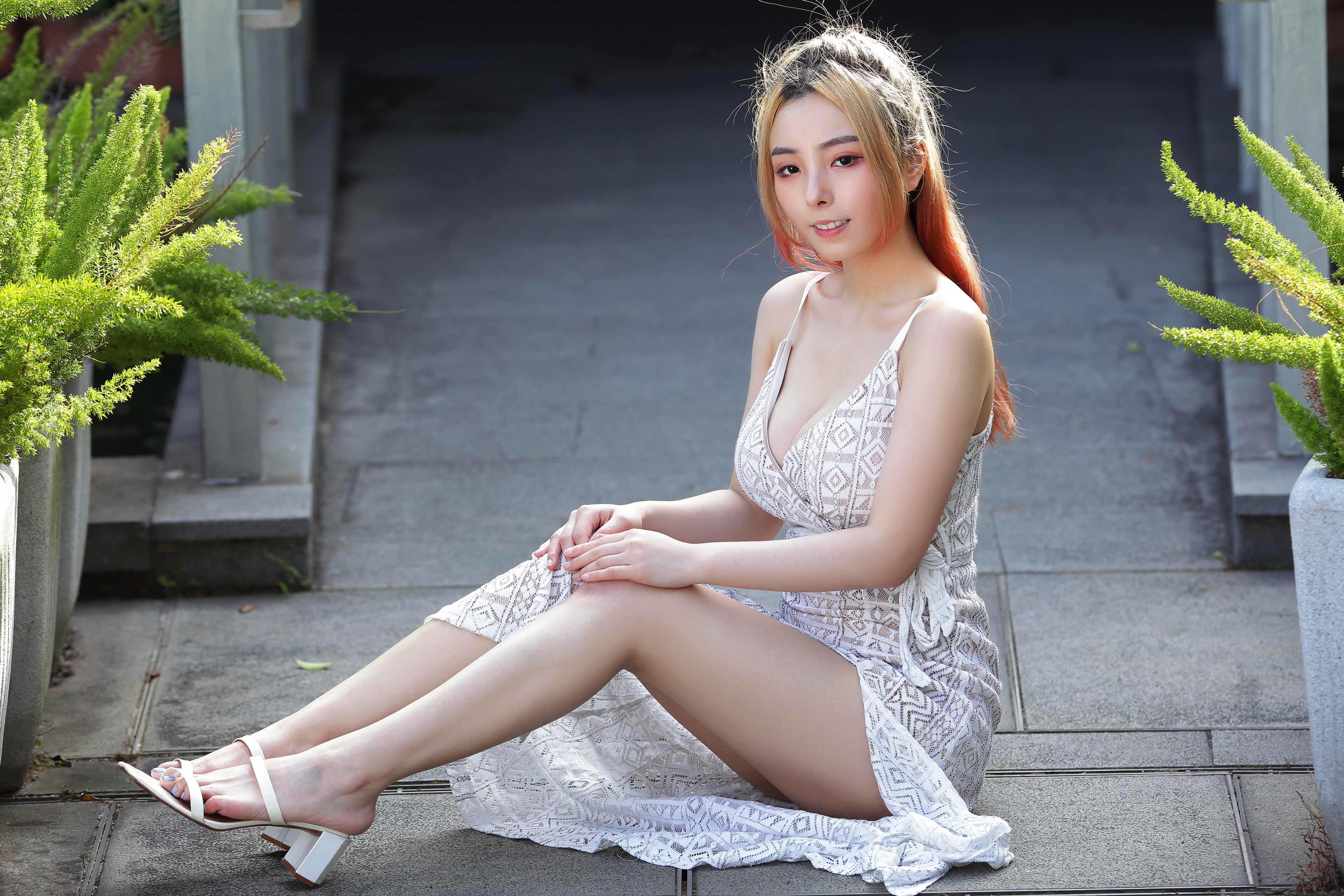 девушка азиатки фото в платьях фото 115