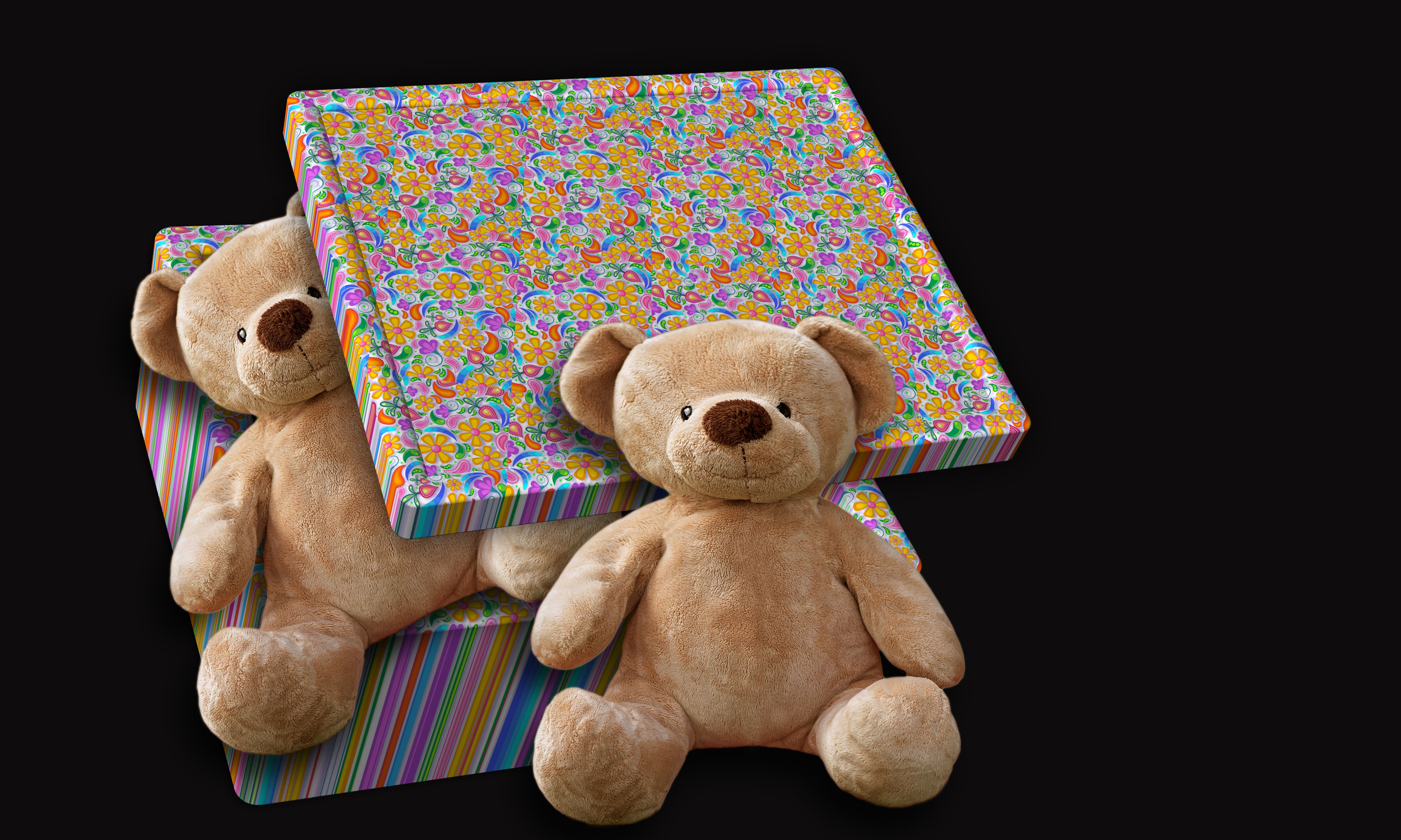Zastaki.com - Подарок с плюшевыми медведями на черном фоне