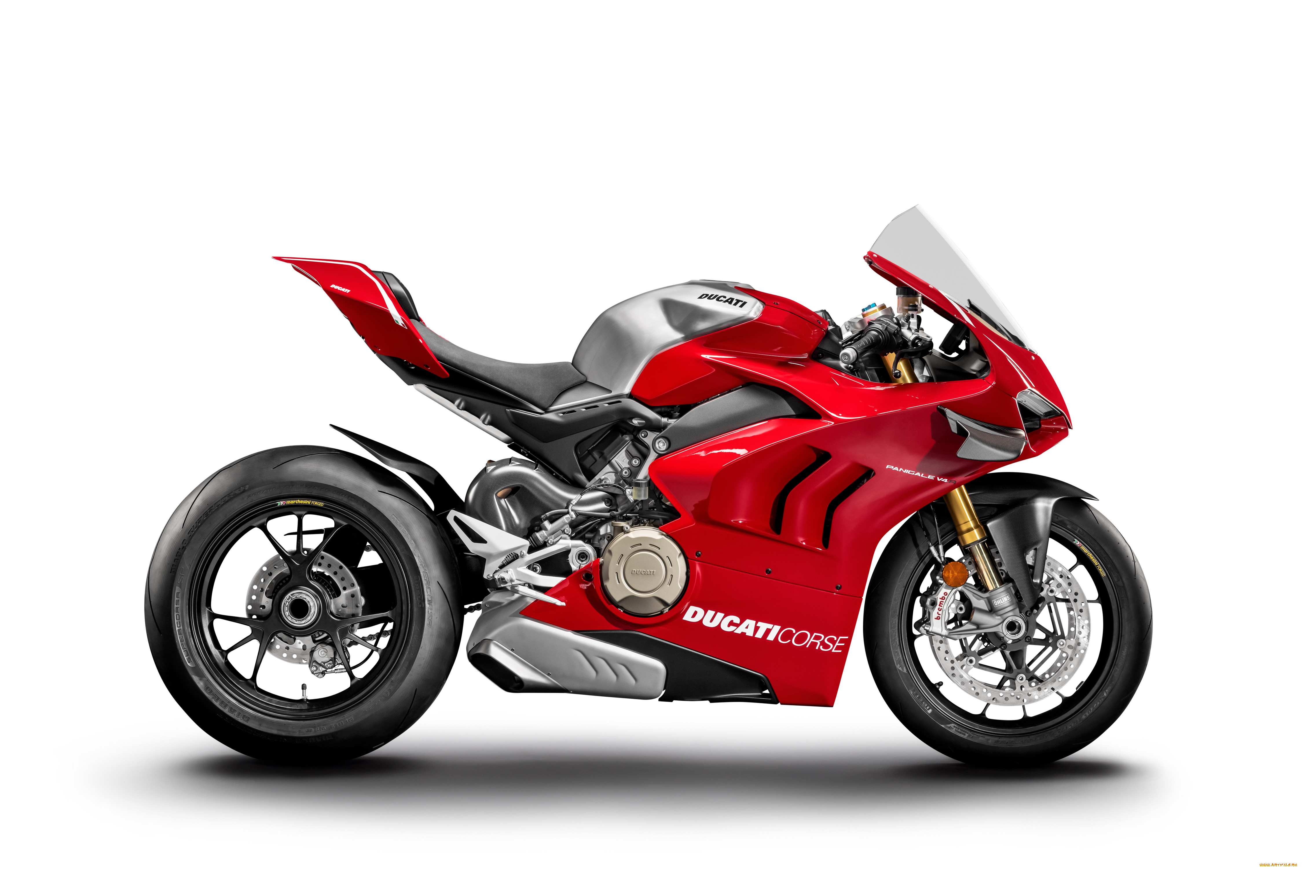 Zastaki.com - Красный мотоцикл Ducati Panigale V4 на белом фоне