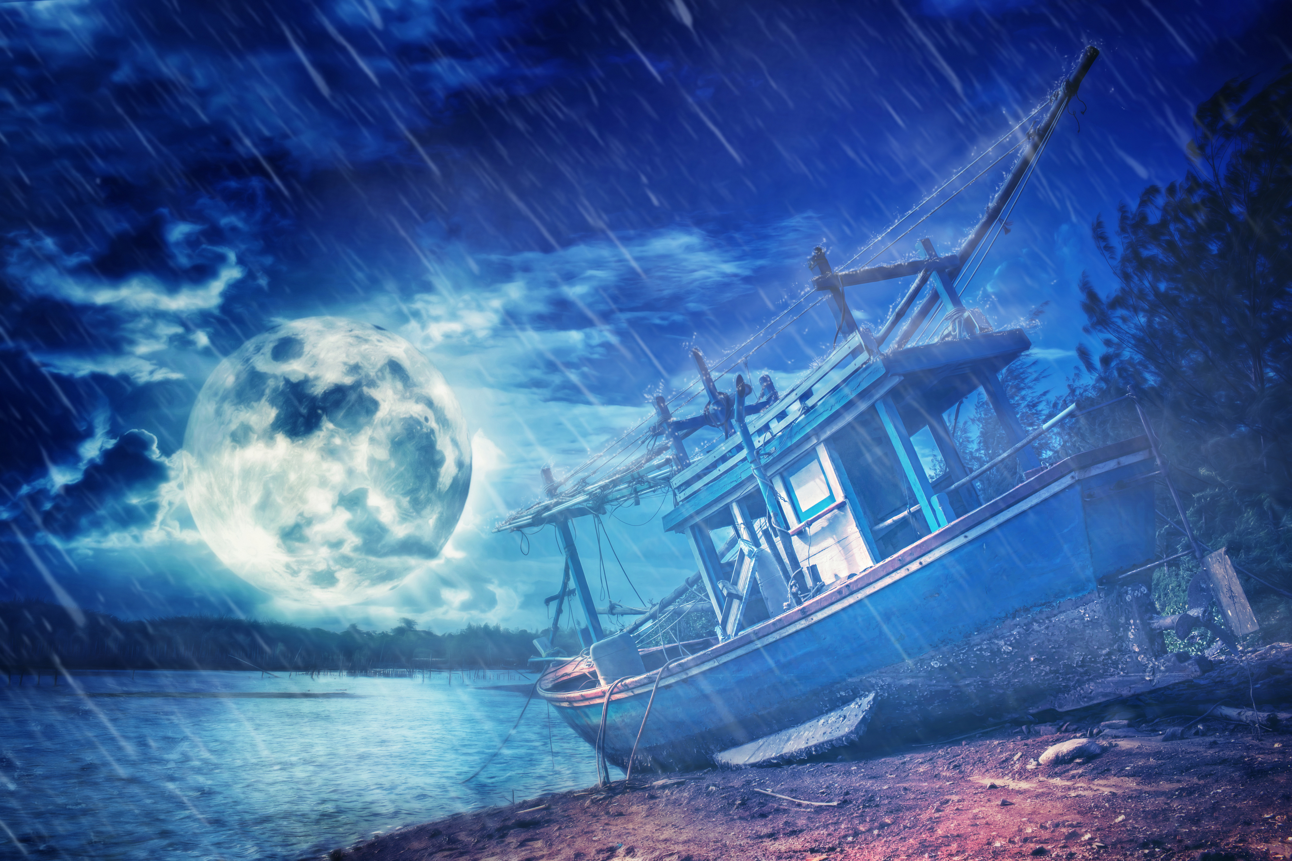 Zastaki.com - Старая лодка на берегу при свете луны под дождем
