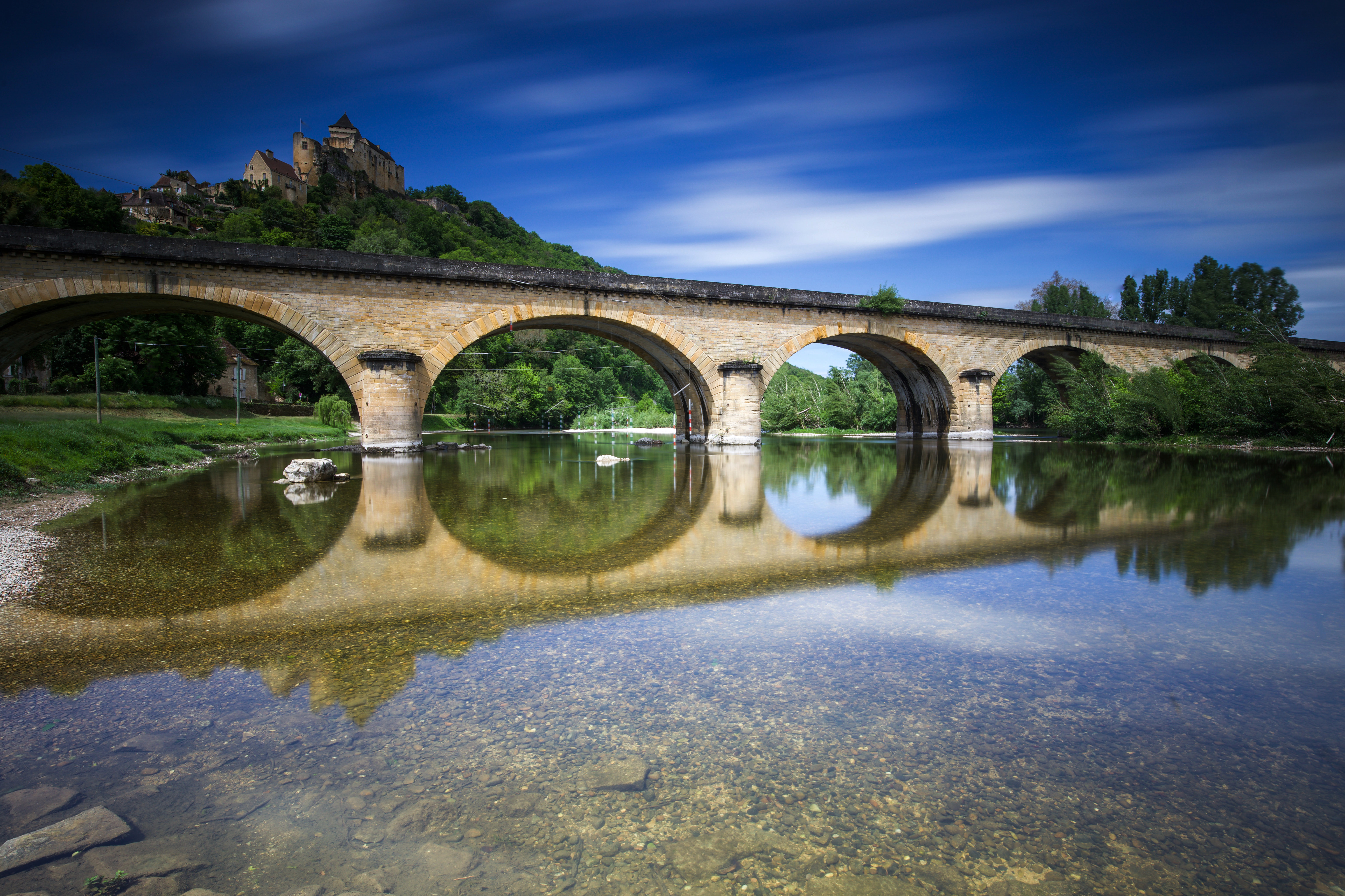 Zastaki.com - Мост у старинной крепости Кастельно, Франция