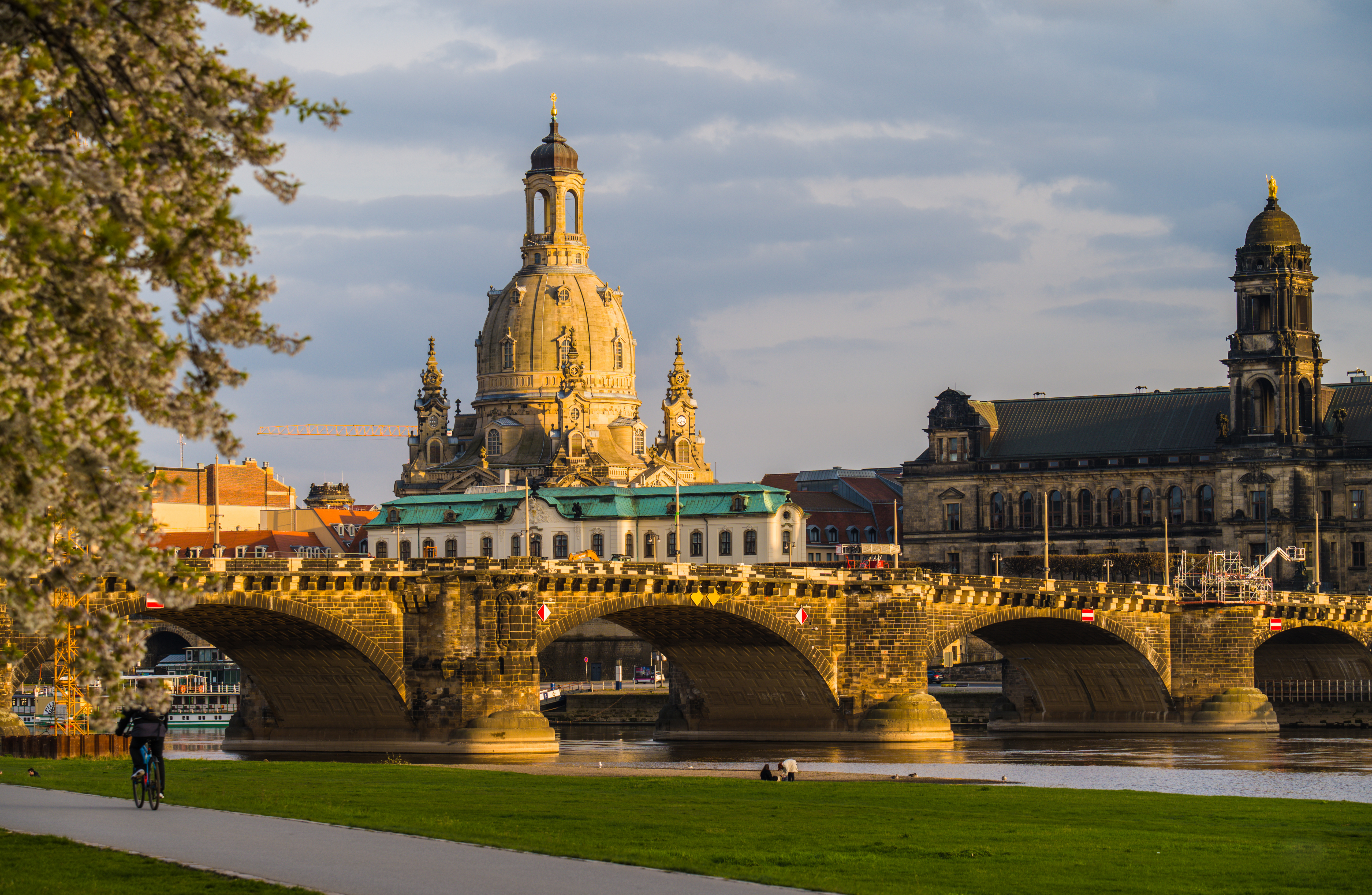Дрезден это. Саксония Дрезден. Фрауэнкирхе-Дрезден-Германия. Дрезден город Саксонии. Дрезден мост августа.